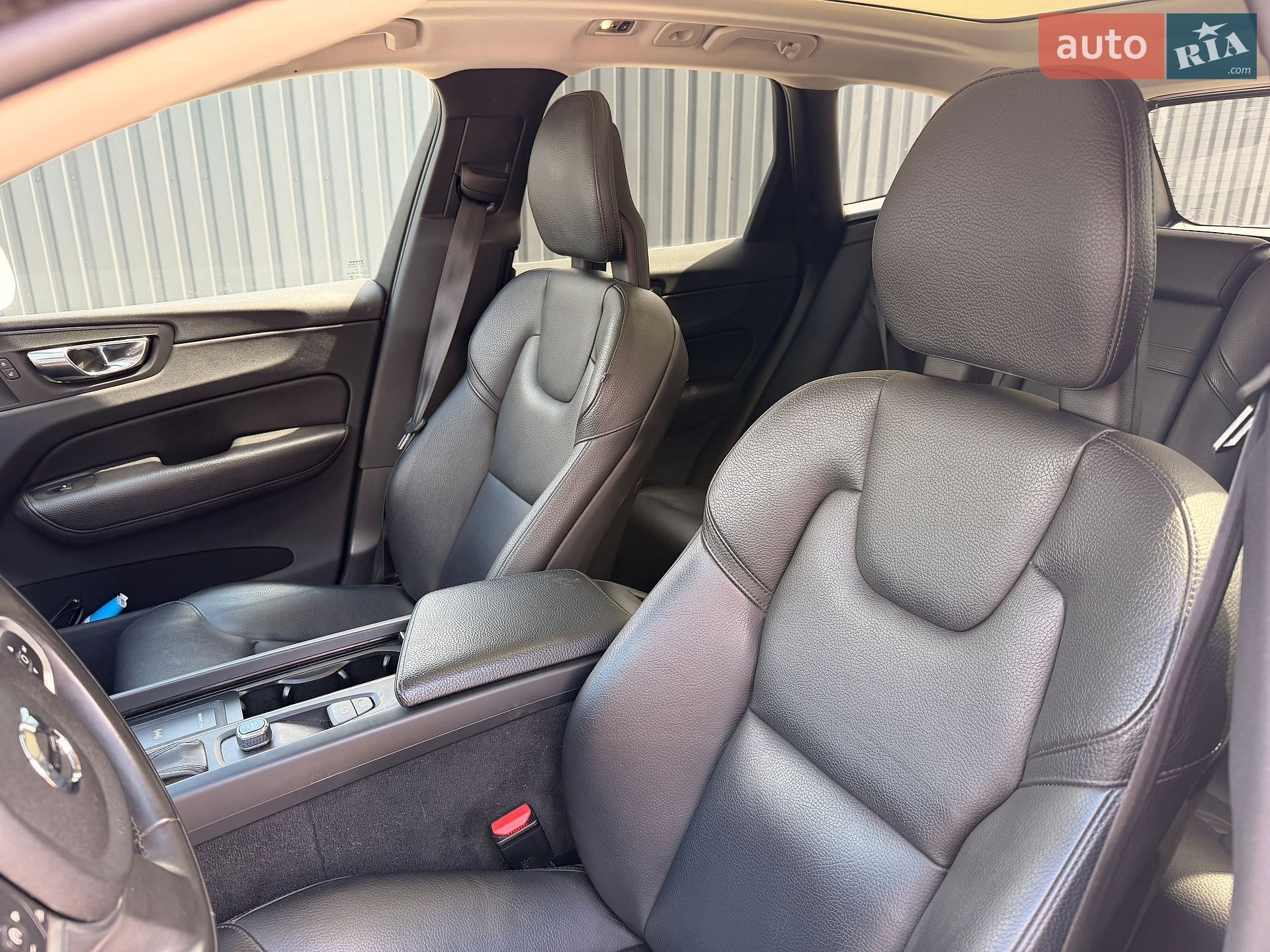 Volvo XC60 2018 VIN LYVA22RK5JB069768 фото оголошення 15 з 53