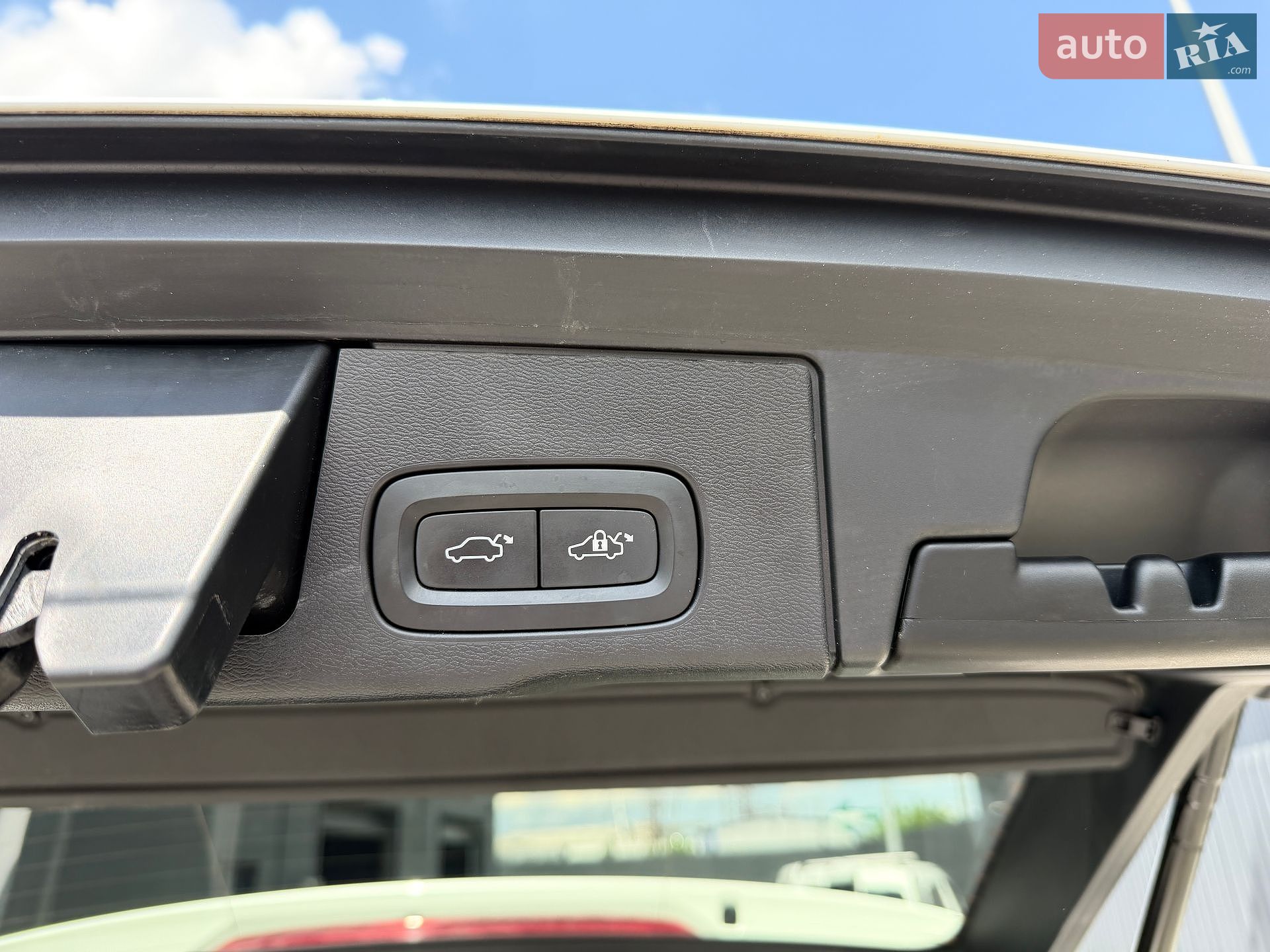 Volvo XC60 2018 VIN LYVA22RK5JB069768 фото оголошення 29 з 53