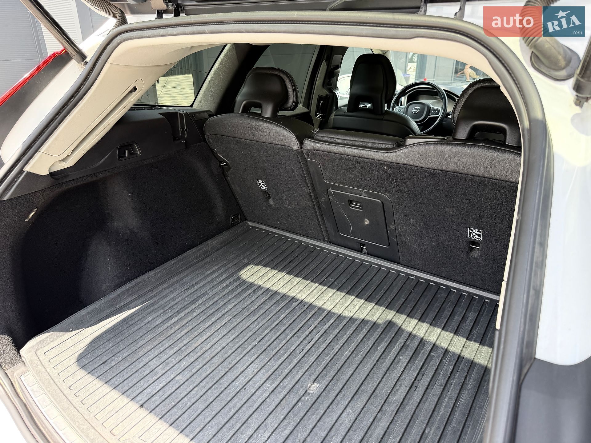 Volvo XC60 2018 VIN LYVA22RK5JB069768 фото оголошення 31 з 53