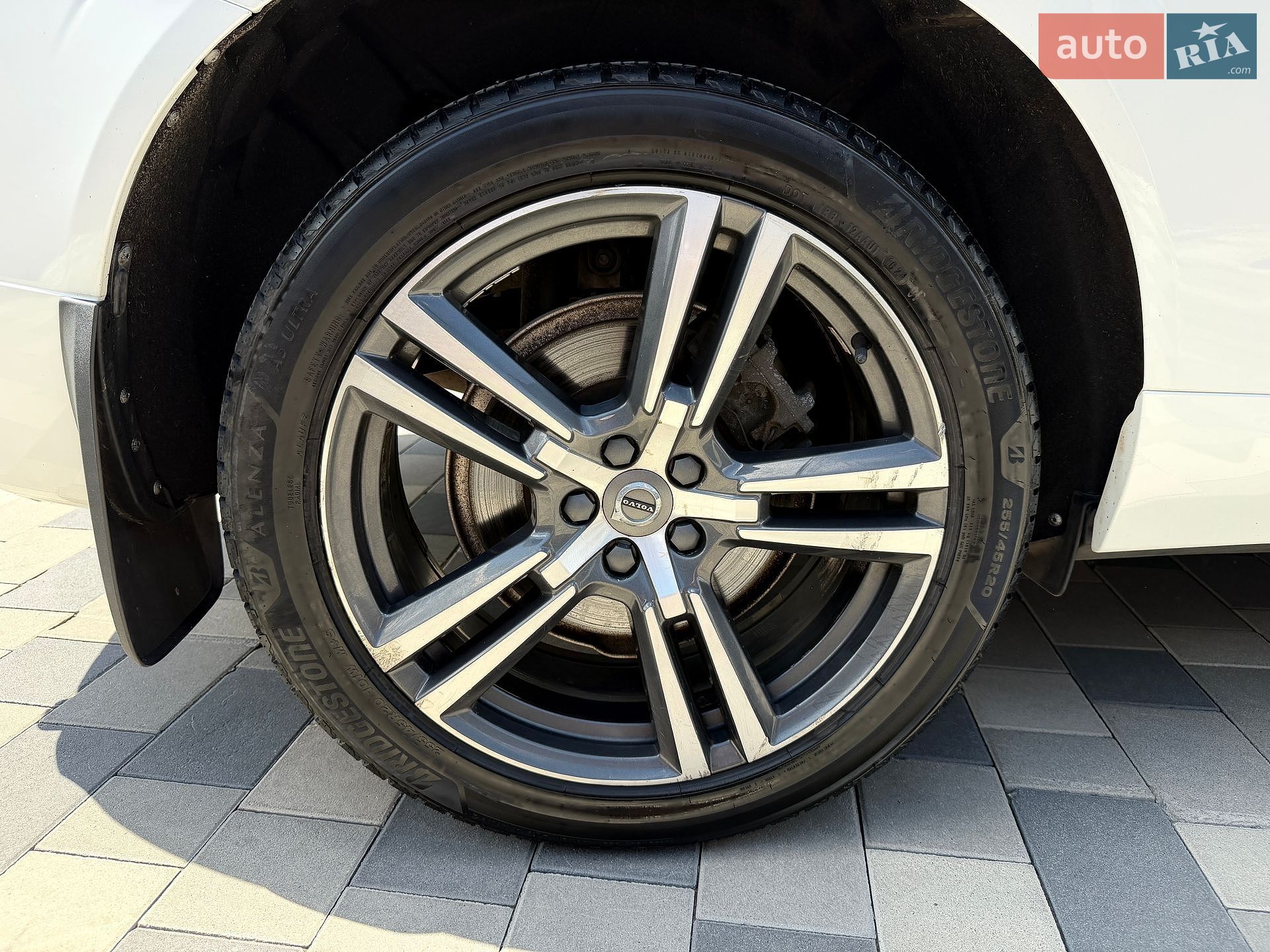 Volvo XC60 2018 VIN LYVA22RK5JB069768 фото оголошення 33 з 53