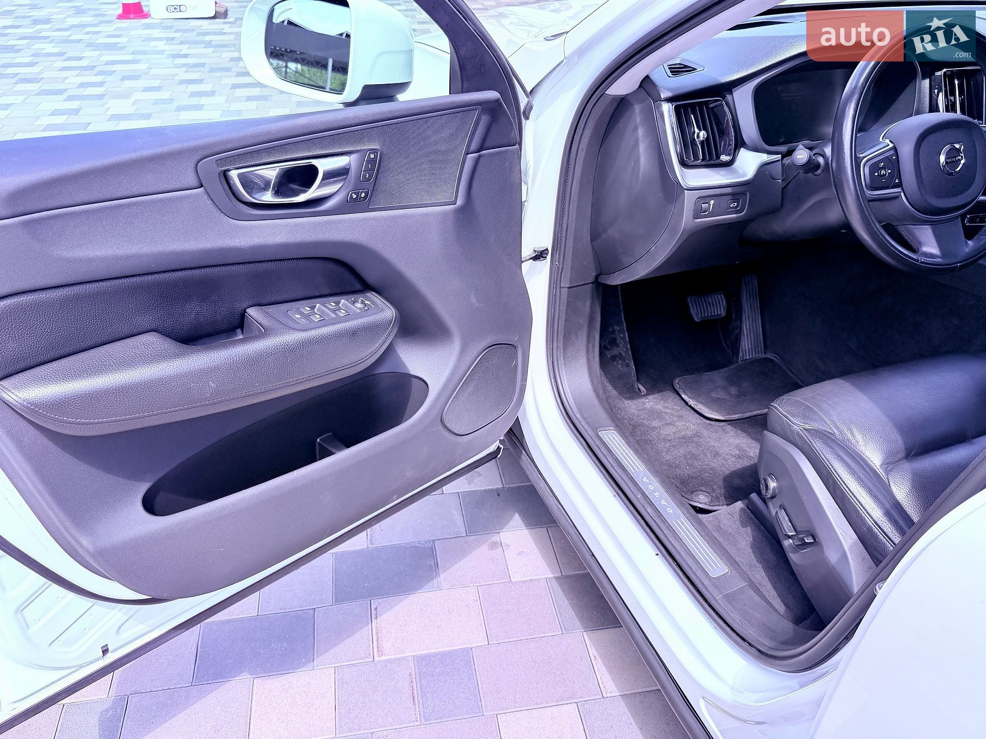 Volvo XC60 2018 VIN LYVA22RK5JB069768 фото оголошення 41 з 53