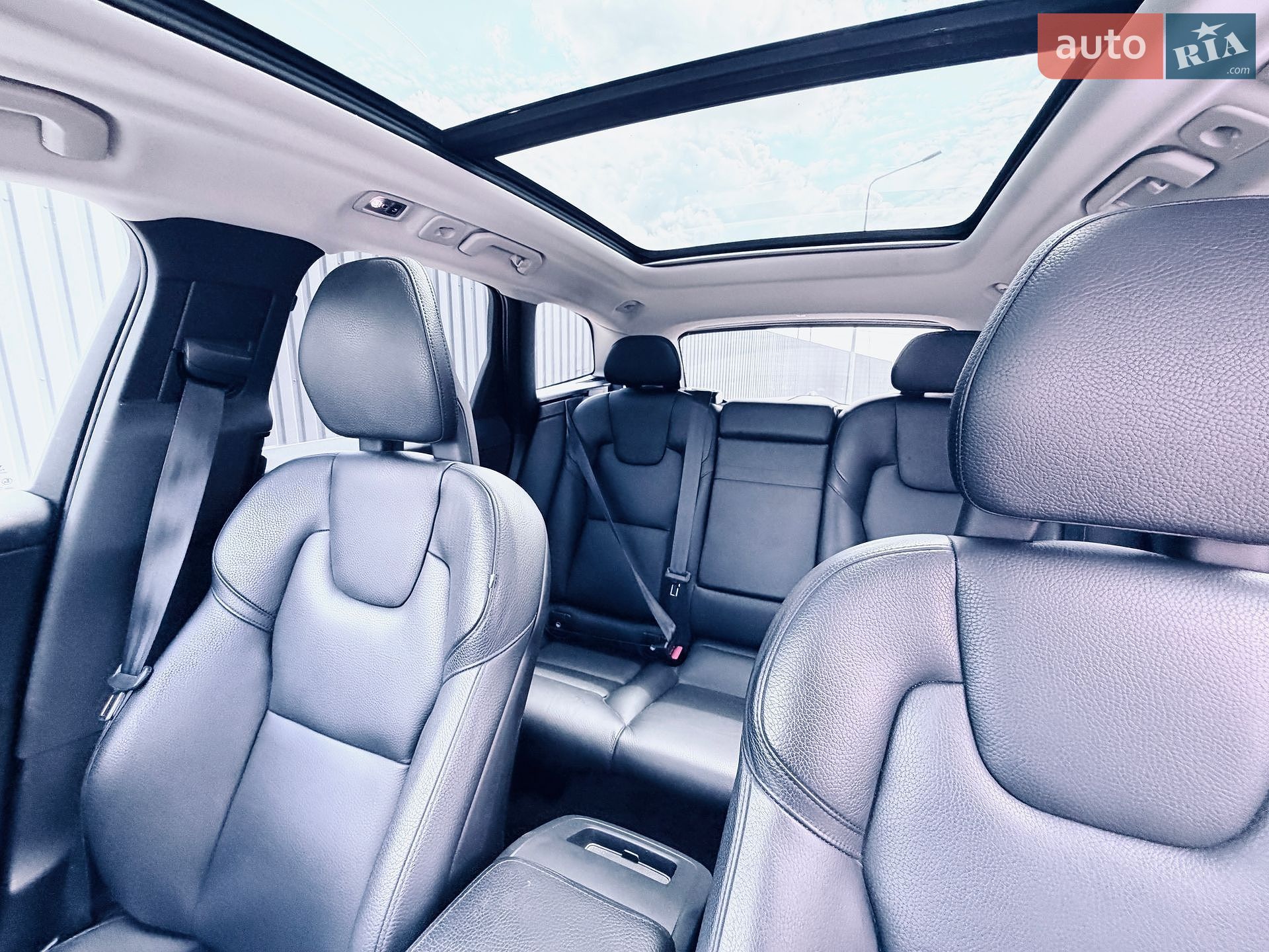 Volvo XC60 2018 VIN LYVA22RK5JB069768 фото оголошення 40 з 53