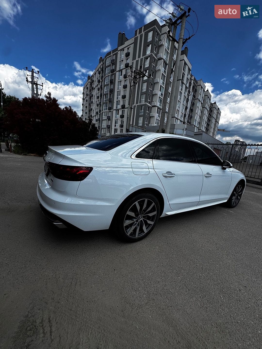 Audi A4 2020 VIN WAUABAF47MN002641 фото оголошення 4 з 31