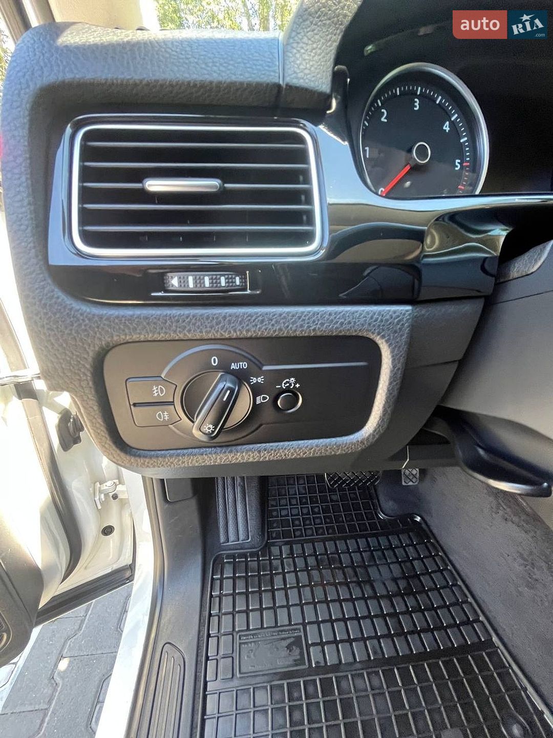 Volkswagen Touareg 2014 VIN WVGZZZ7PZFD008045 фото оголошення 38 з 51