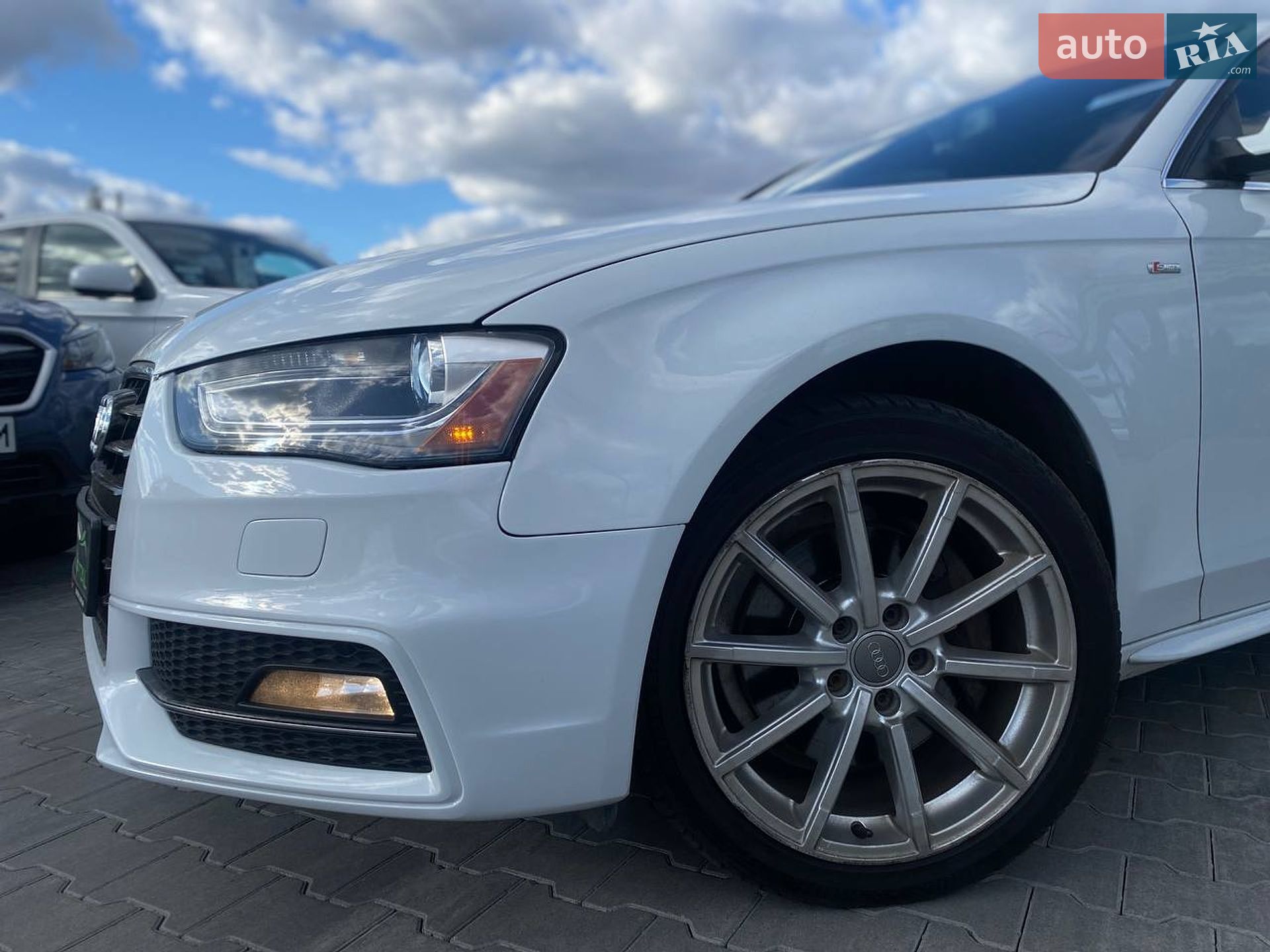 AUDI A4 2015 VIN WAUFFAFL8FN000465 фото оголошення 4 з 51