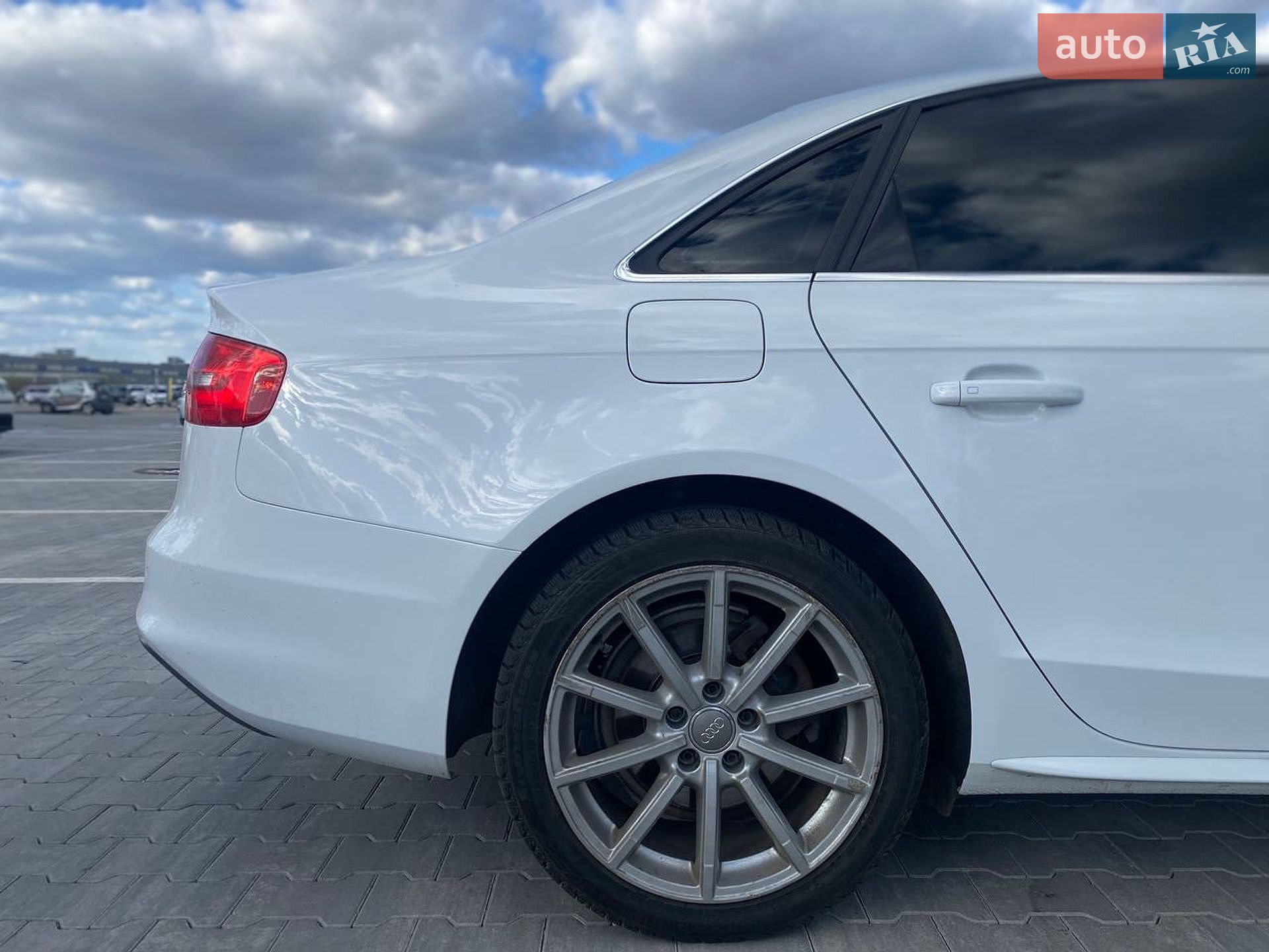 AUDI A4 2015 VIN WAUFFAFL8FN000465 фото оголошення 12 з 51