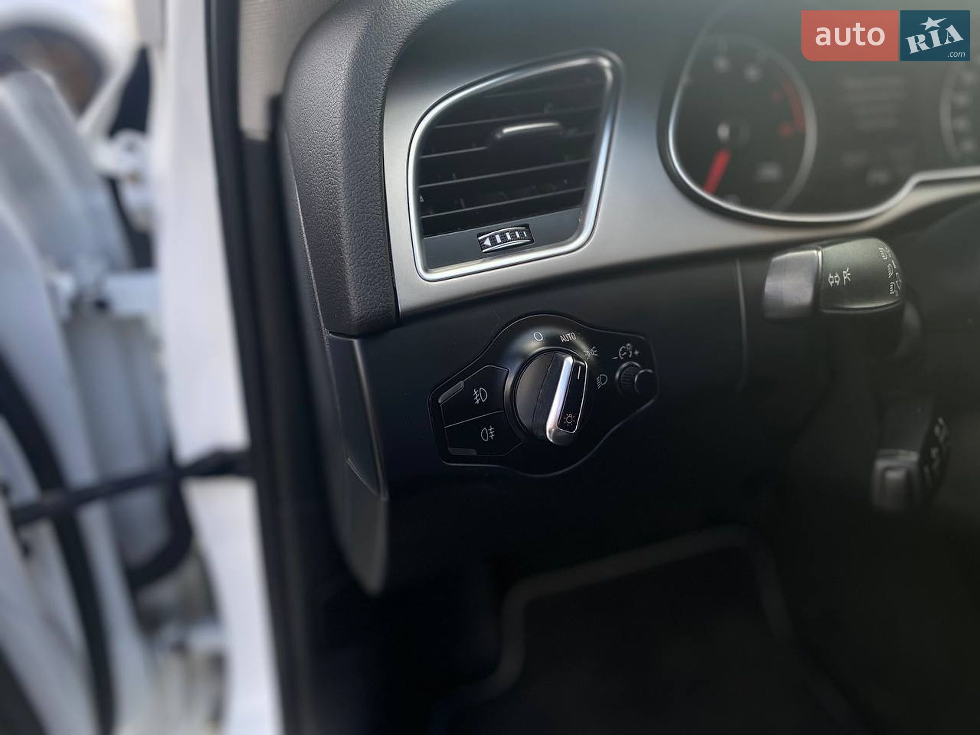 AUDI A4 2015 VIN WAUFFAFL8FN000465 фото оголошення 22 з 51