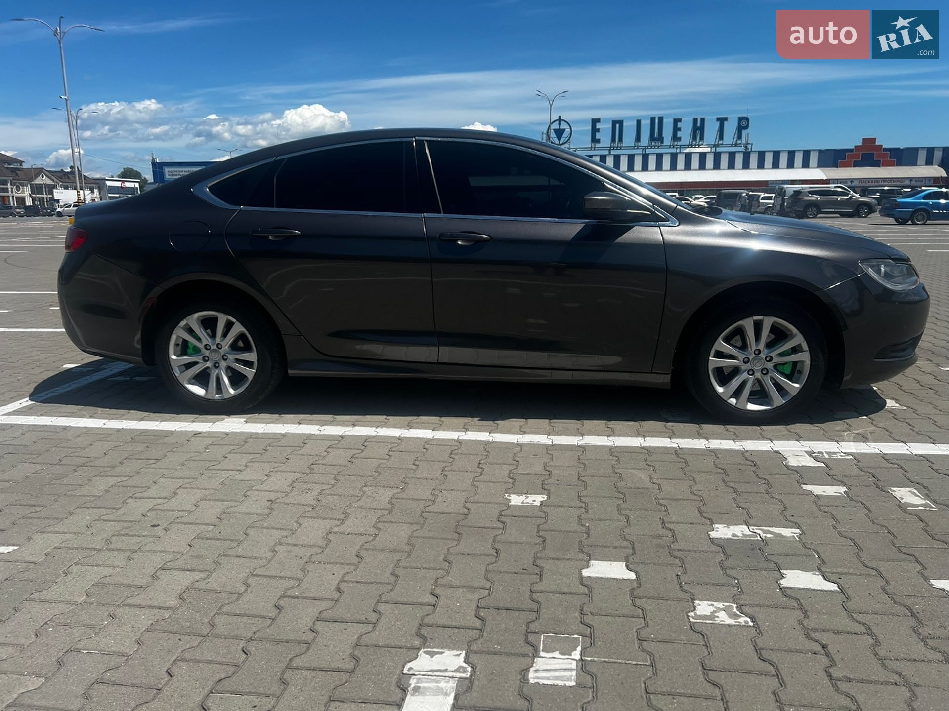 Chrysler 200 2015 VIN 1C3CCCAB7FN725648 фото оголошення 8 з 37