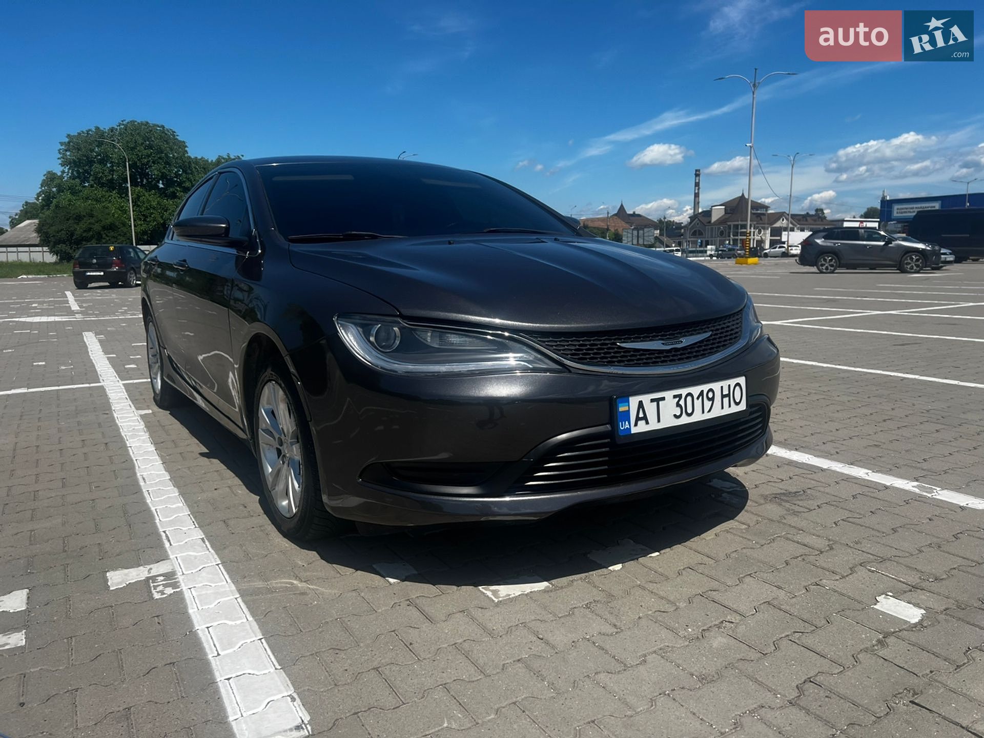 Chrysler 200 2015 VIN 1C3CCCAB7FN725648 фото оголошення 12 з 37