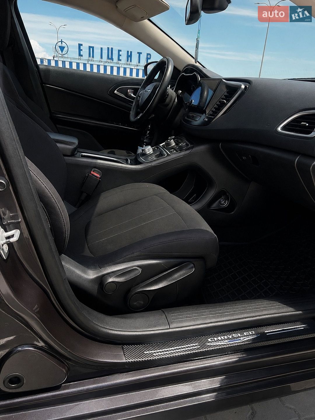 Chrysler 200 2015 VIN 1C3CCCAB7FN725648 фото оголошення 30 з 37