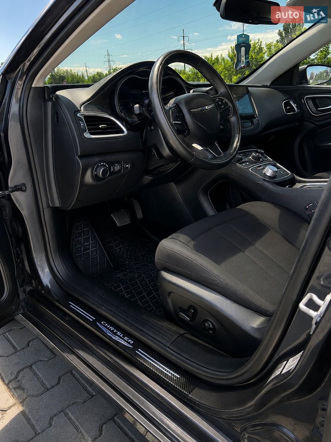 Chrysler 200 2015 VIN 1C3CCCAB7FN725648 фото оголошення 29 з 37