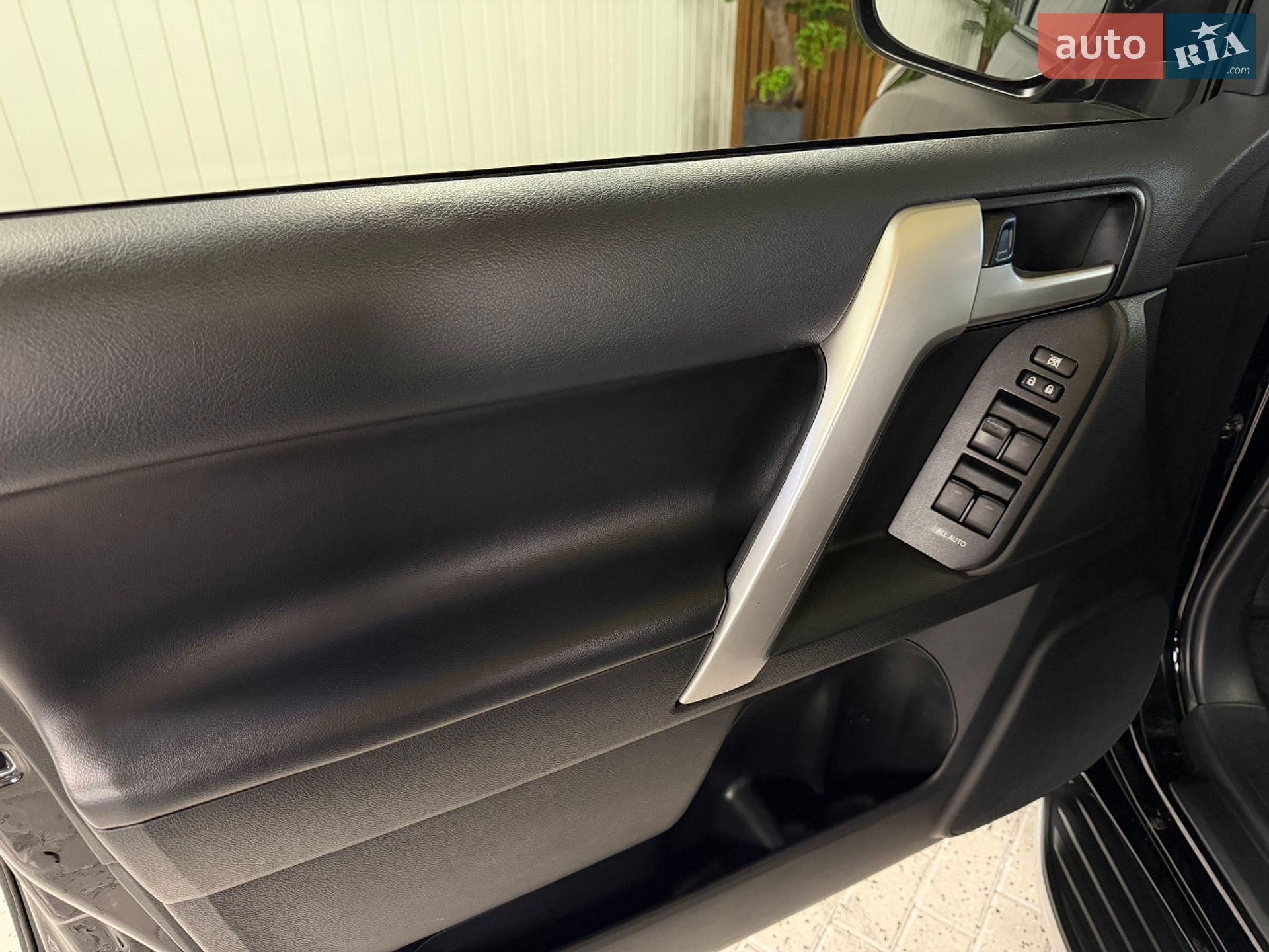 Toyota Land Cruiser Prado 2021 VIN JTEBU3FJ50K213265 фото оголошення 16 з 55