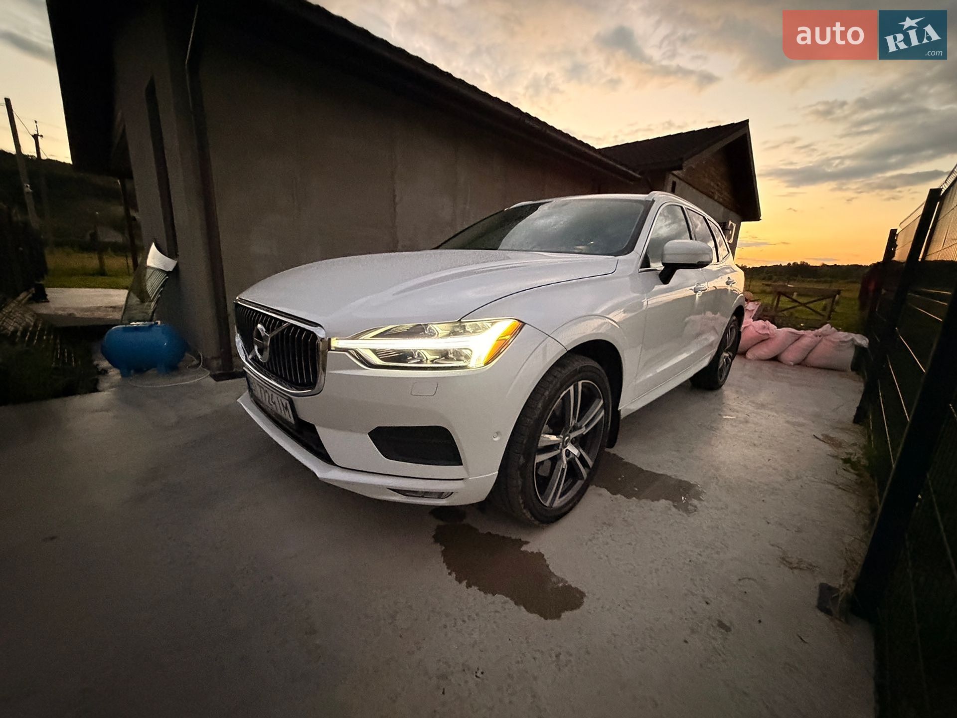 Volvo XC60 2018 VIN LYVA22RK5JB069768 фото оголошення 14 з 53