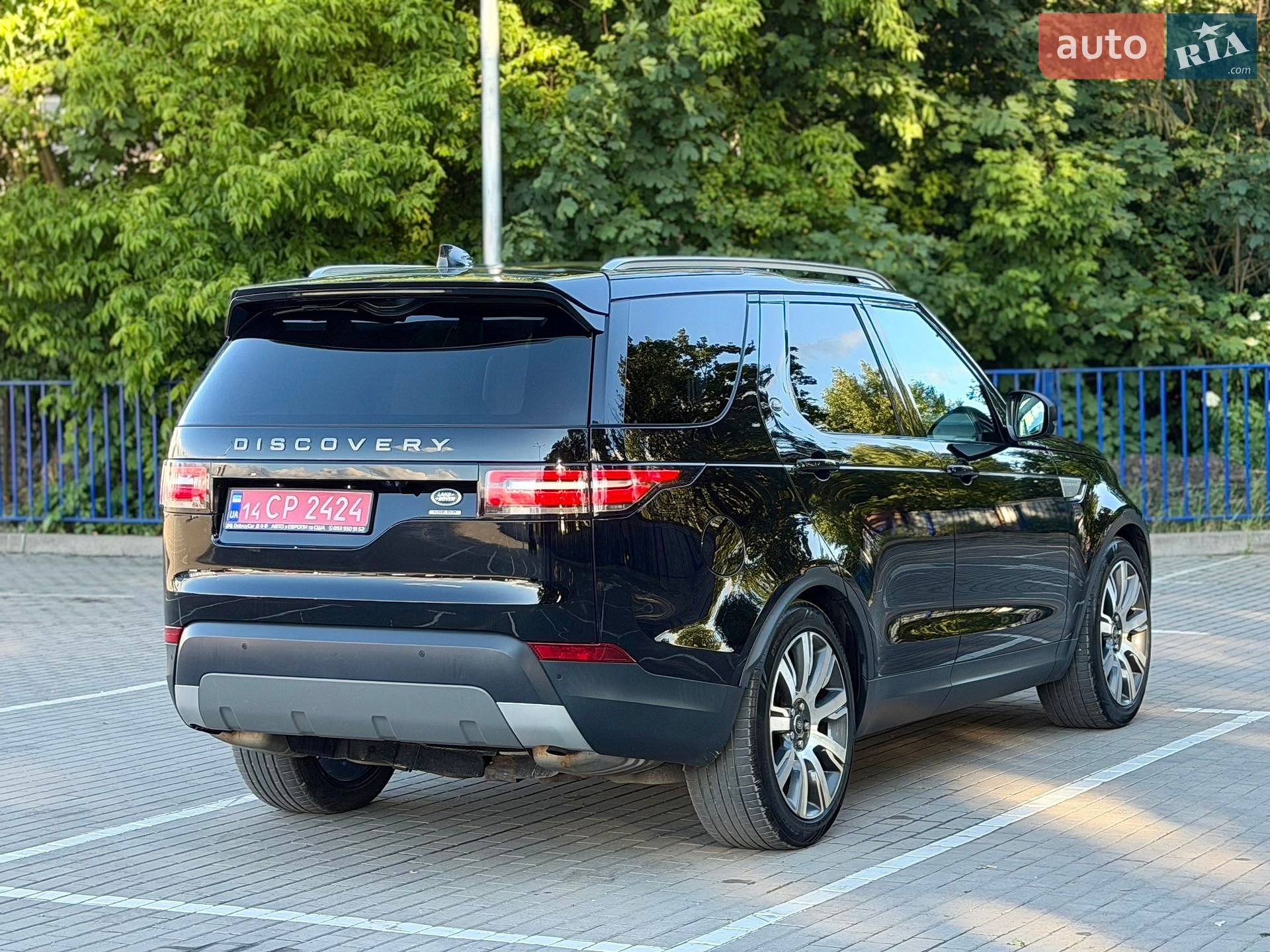 Land Rover Discovery 2017 VIN SALRRBBVXHA024998 фото оголошення 2 з 85