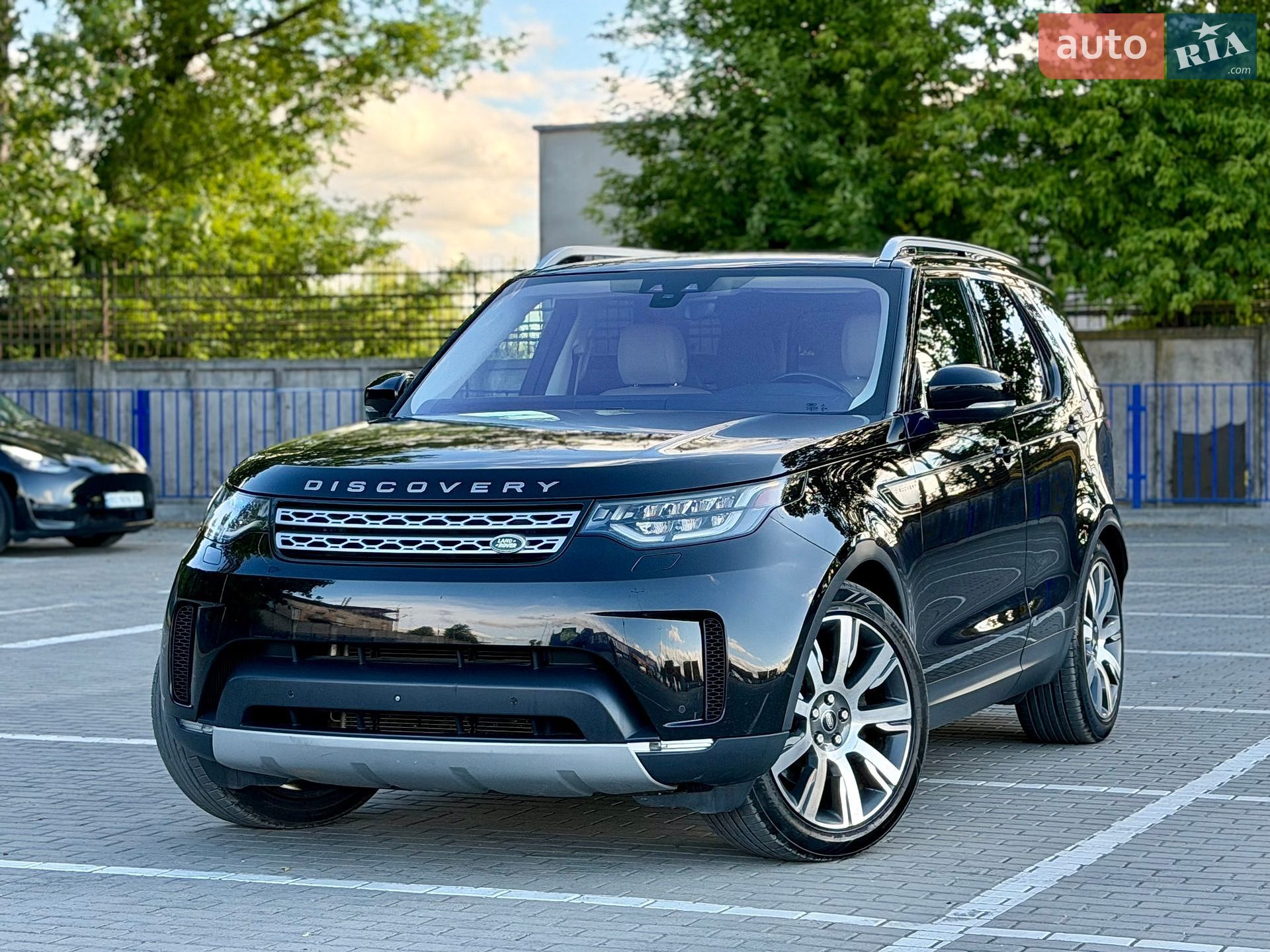 Land Rover Discovery 2017 VIN SALRRBBVXHA024998 фото оголошення 6 з 85