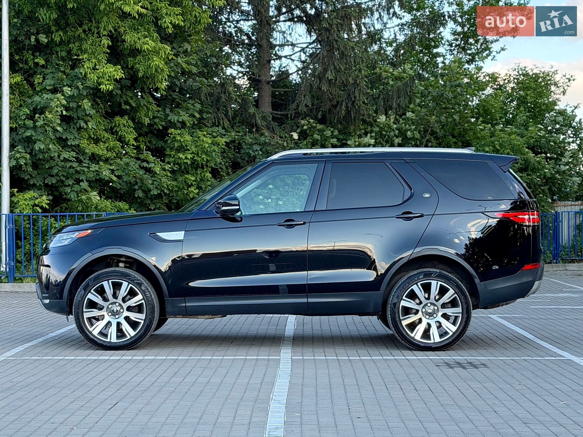 Land Rover Discovery 2017 VIN SALRRBBVXHA024998 фото оголошення 15 з 85
