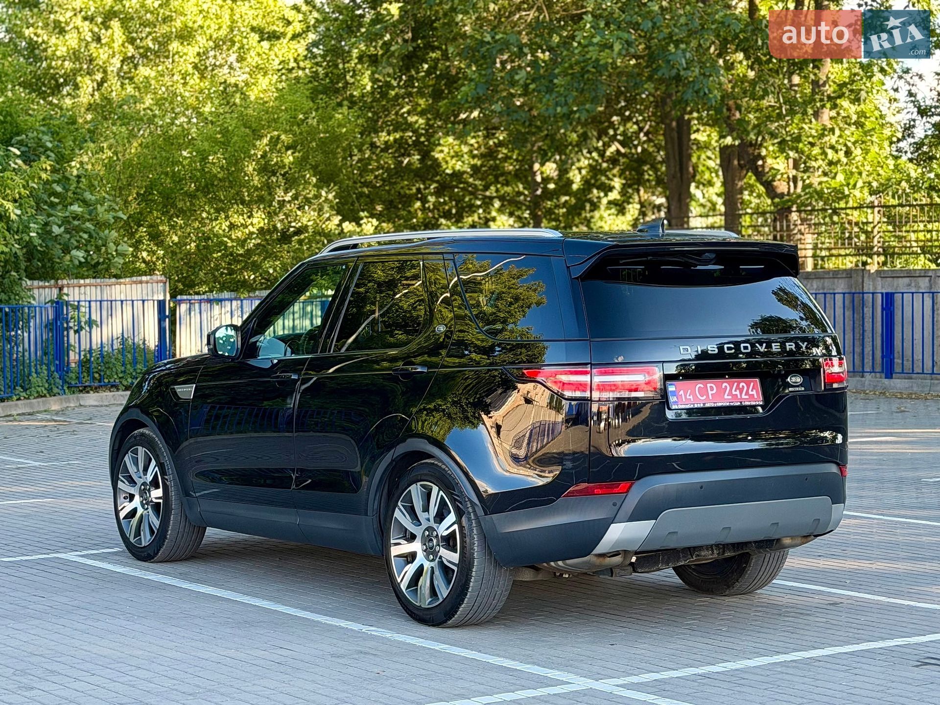 Land Rover Discovery 2017 VIN SALRRBBVXHA024998 фото оголошення 16 з 85