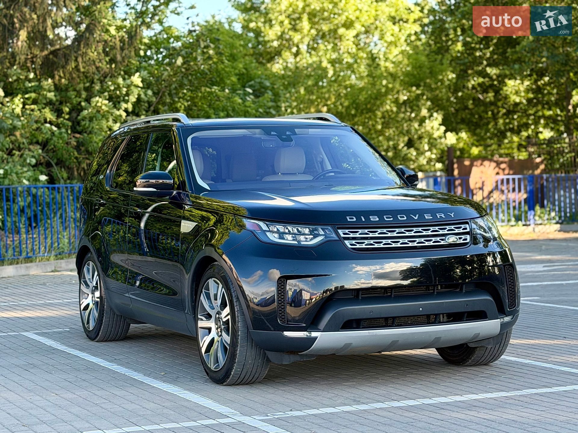 Land Rover Discovery 2017 VIN SALRRBBVXHA024998 фото оголошення 27 з 85