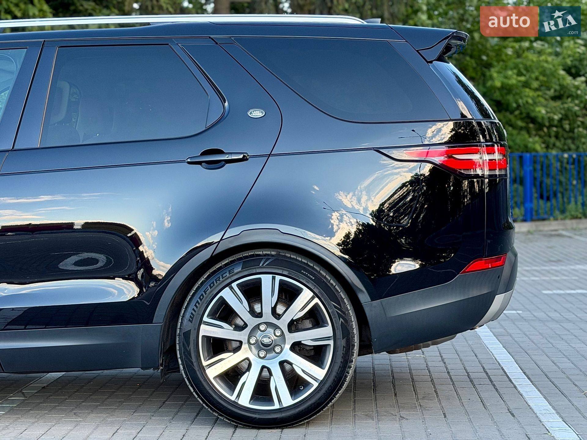 Land Rover Discovery 2017 VIN SALRRBBVXHA024998 фото оголошення 31 з 85