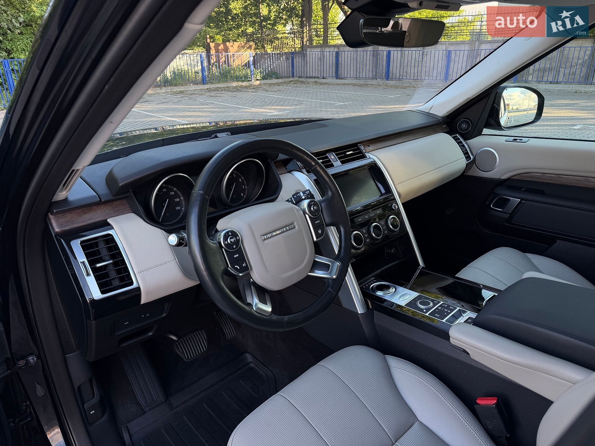 Land Rover Discovery 2017 VIN SALRRBBVXHA024998 фото оголошення 40 з 85