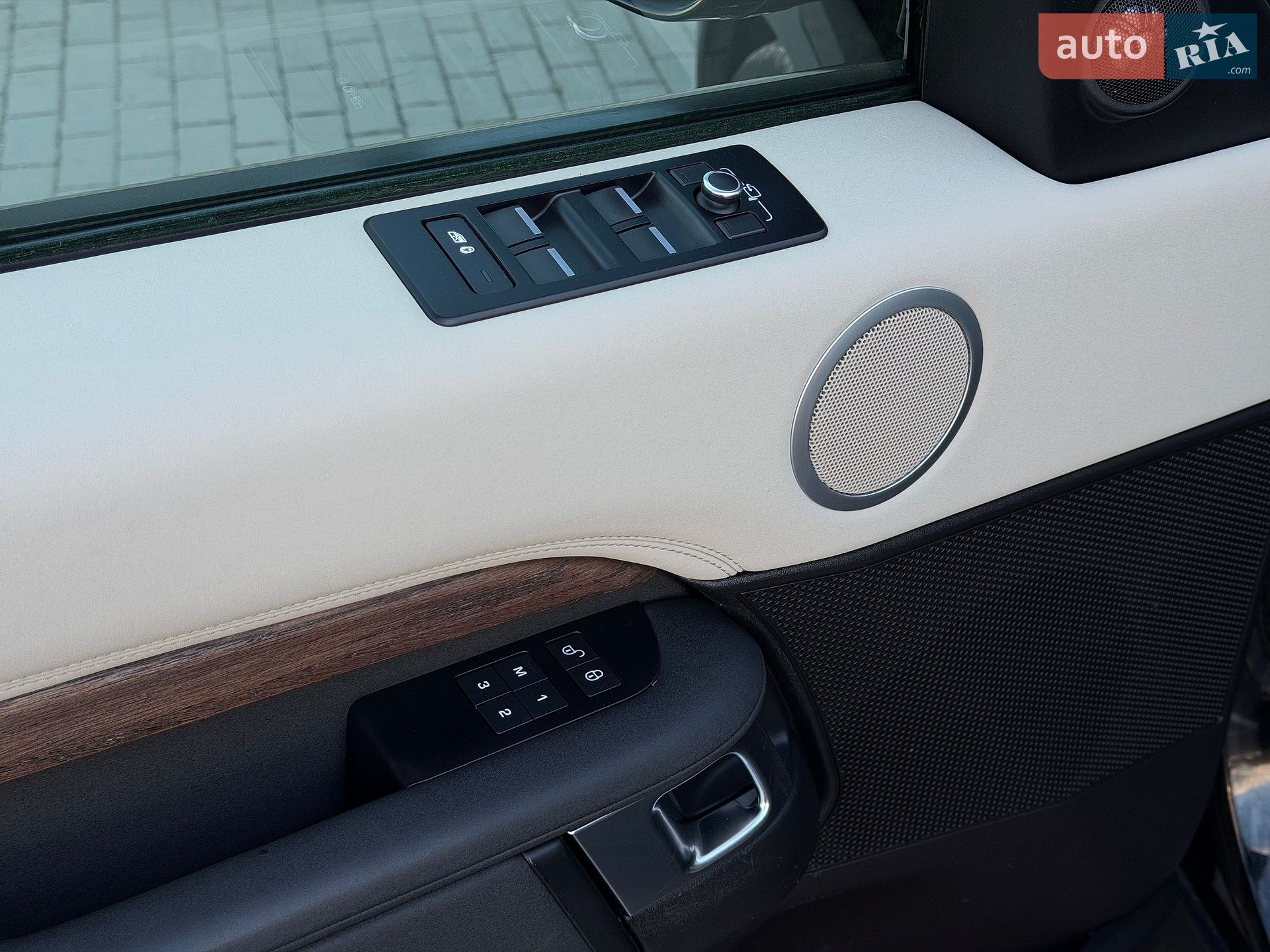 Land Rover Discovery 2017 VIN SALRRBBVXHA024998 фото оголошення 42 з 85