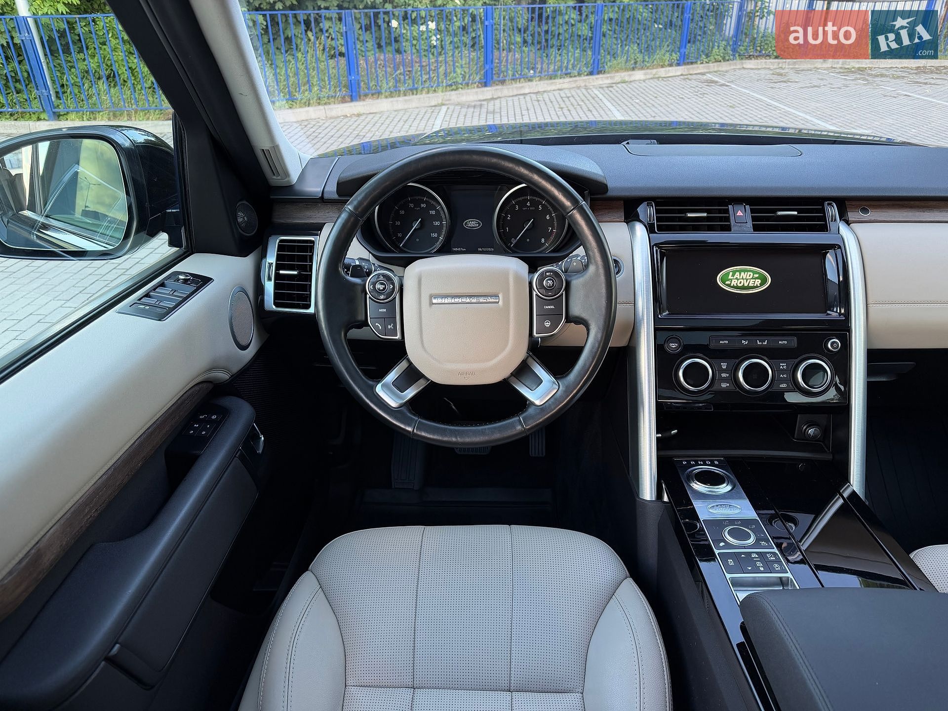 Land Rover Discovery 2017 VIN SALRRBBVXHA024998 фото оголошення 50 з 85