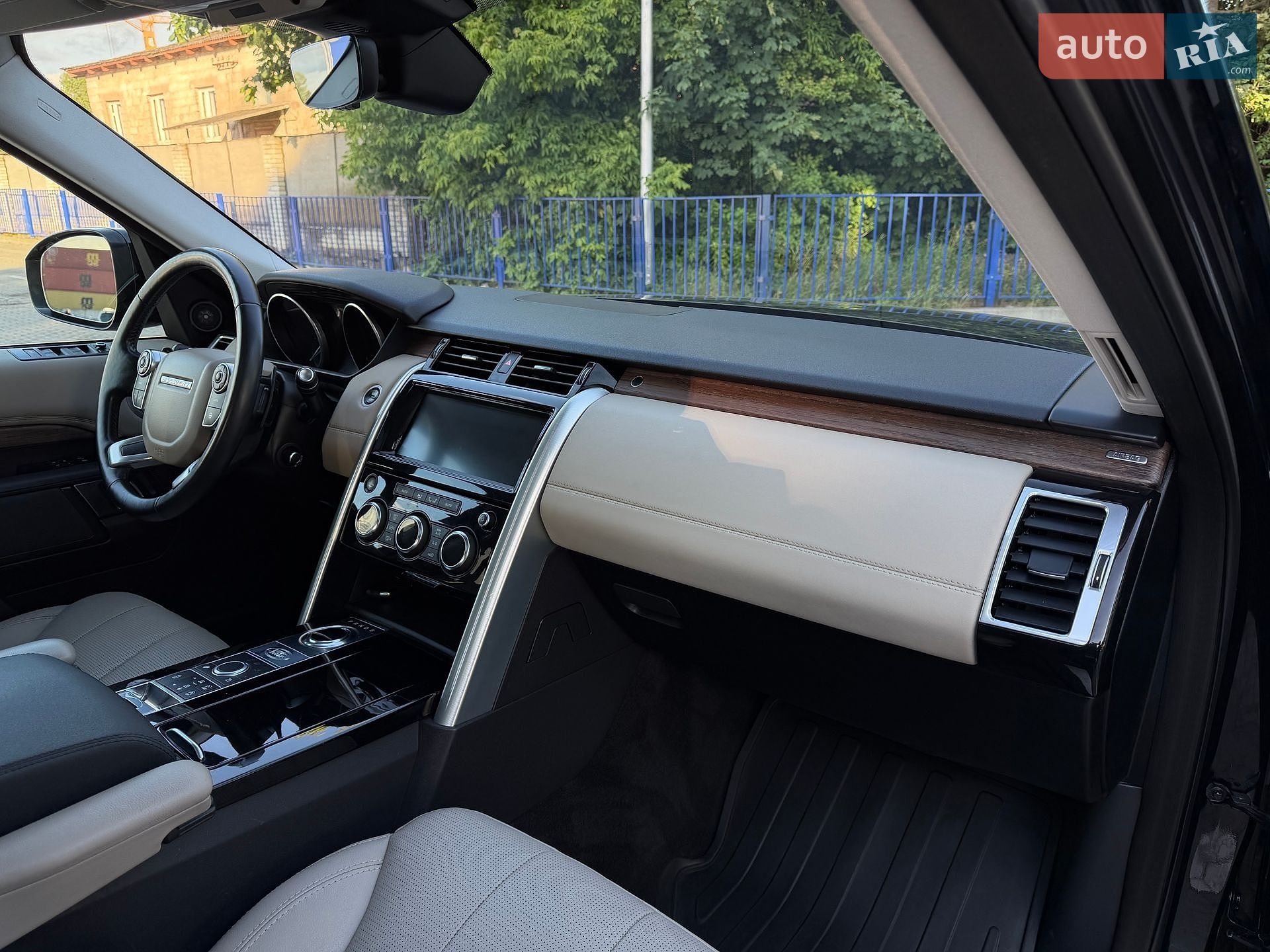 Land Rover Discovery 2017 VIN SALRRBBVXHA024998 фото оголошення 69 з 85