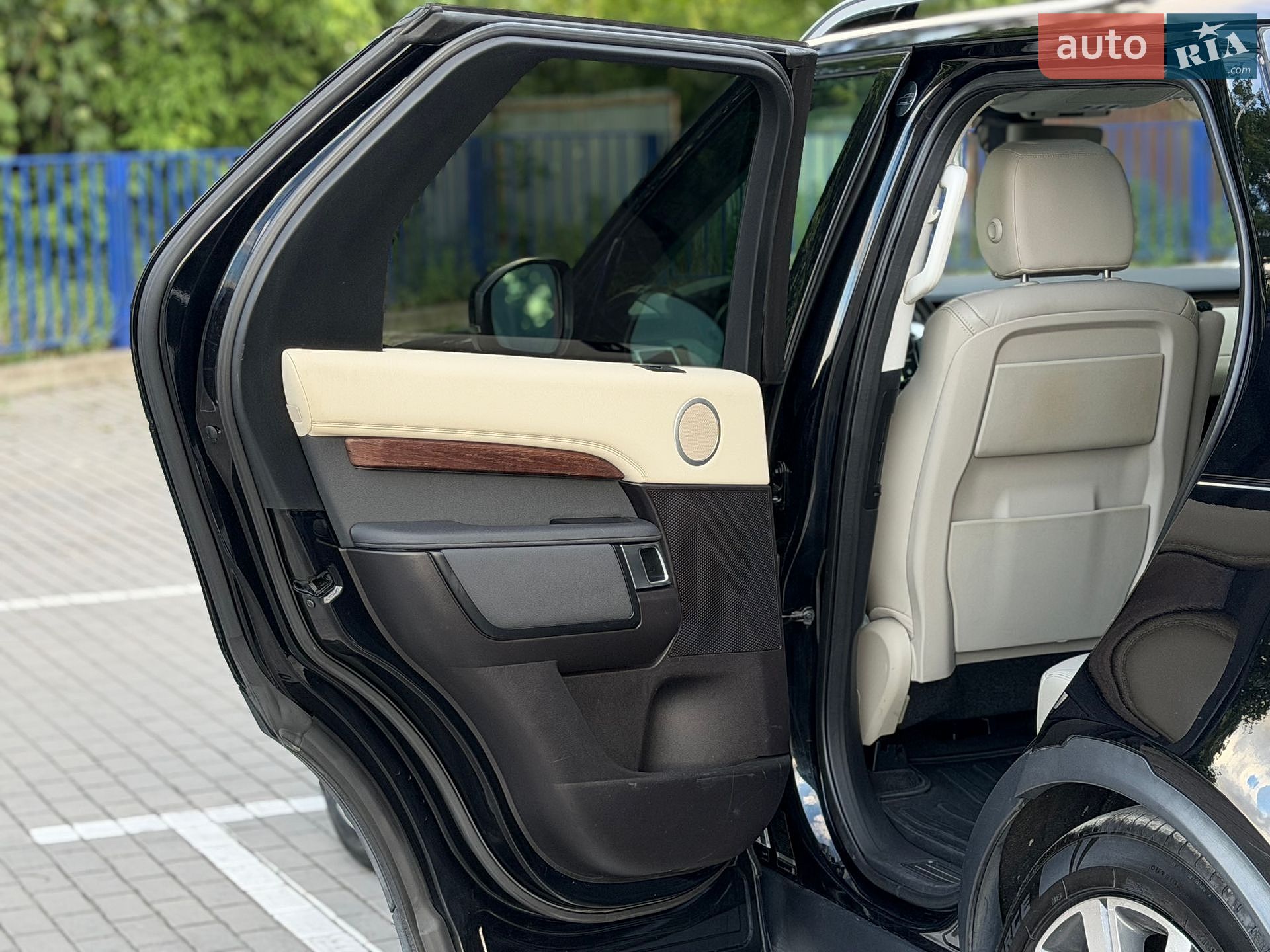 Land Rover Discovery 2017 VIN SALRRBBVXHA024998 фото оголошення 74 з 85
