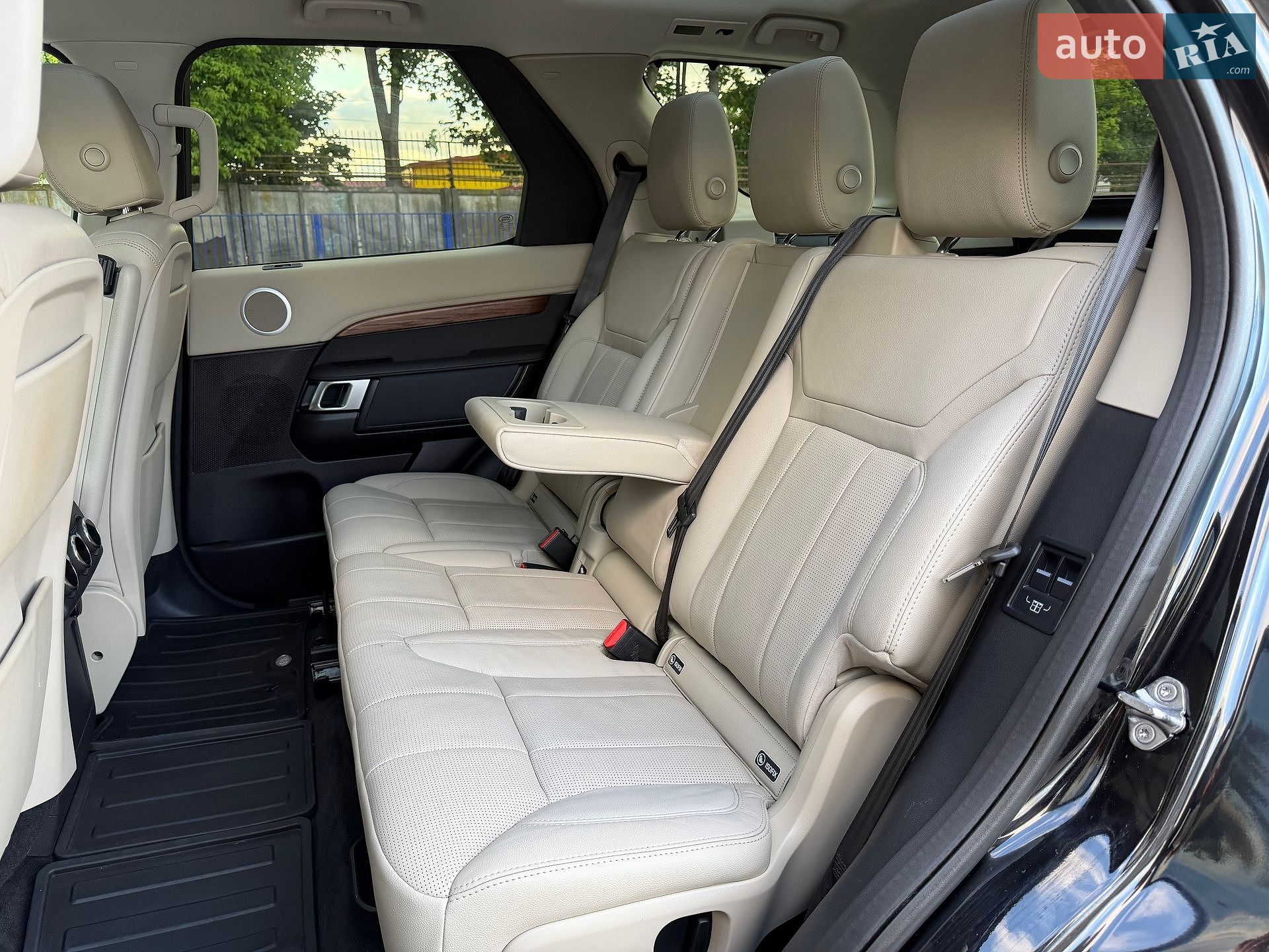 Land Rover Discovery 2017 VIN SALRRBBVXHA024998 фото оголошення 75 з 85