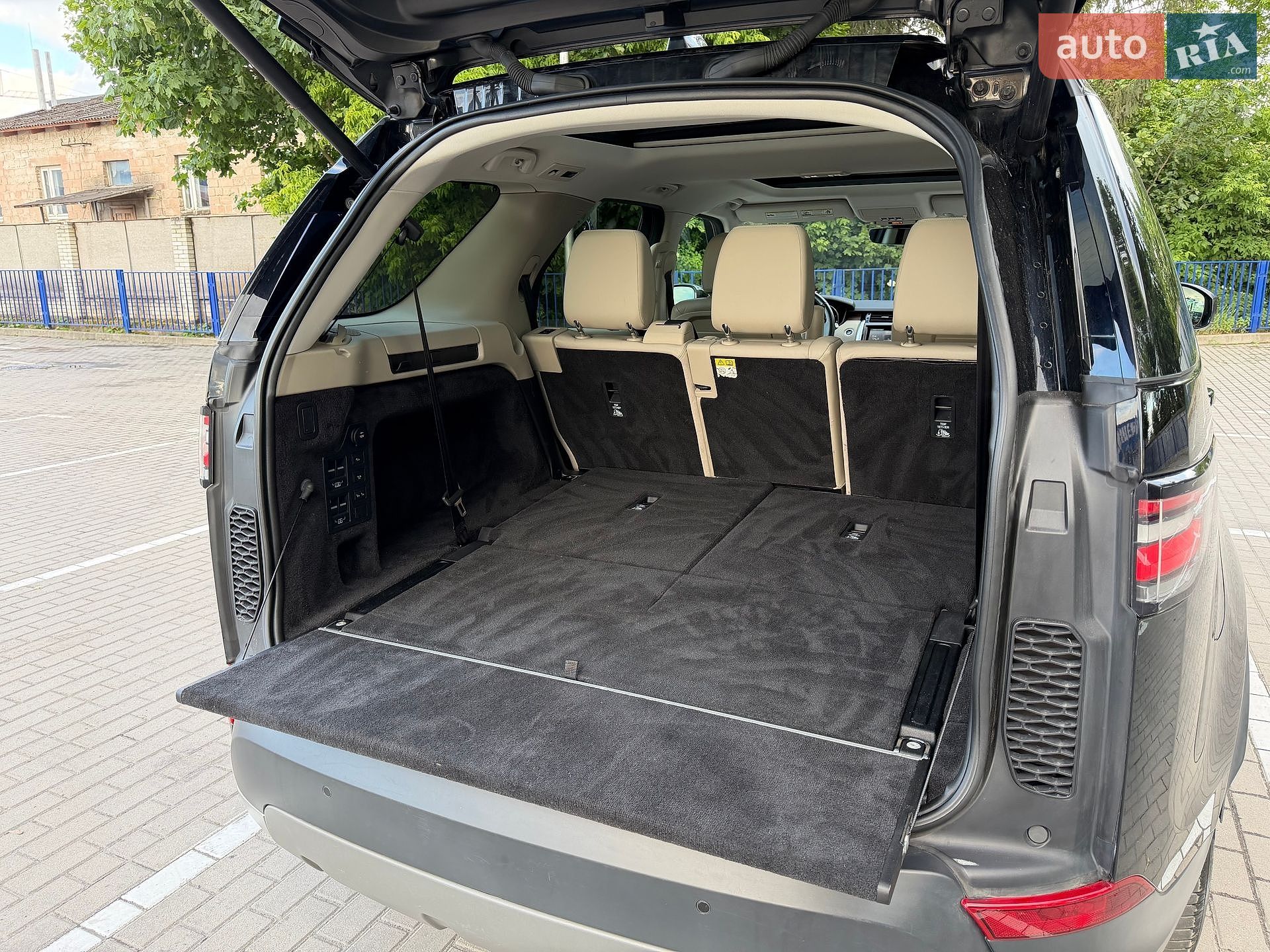 Land Rover Discovery 2017 VIN SALRRBBVXHA024998 фото оголошення 81 з 85