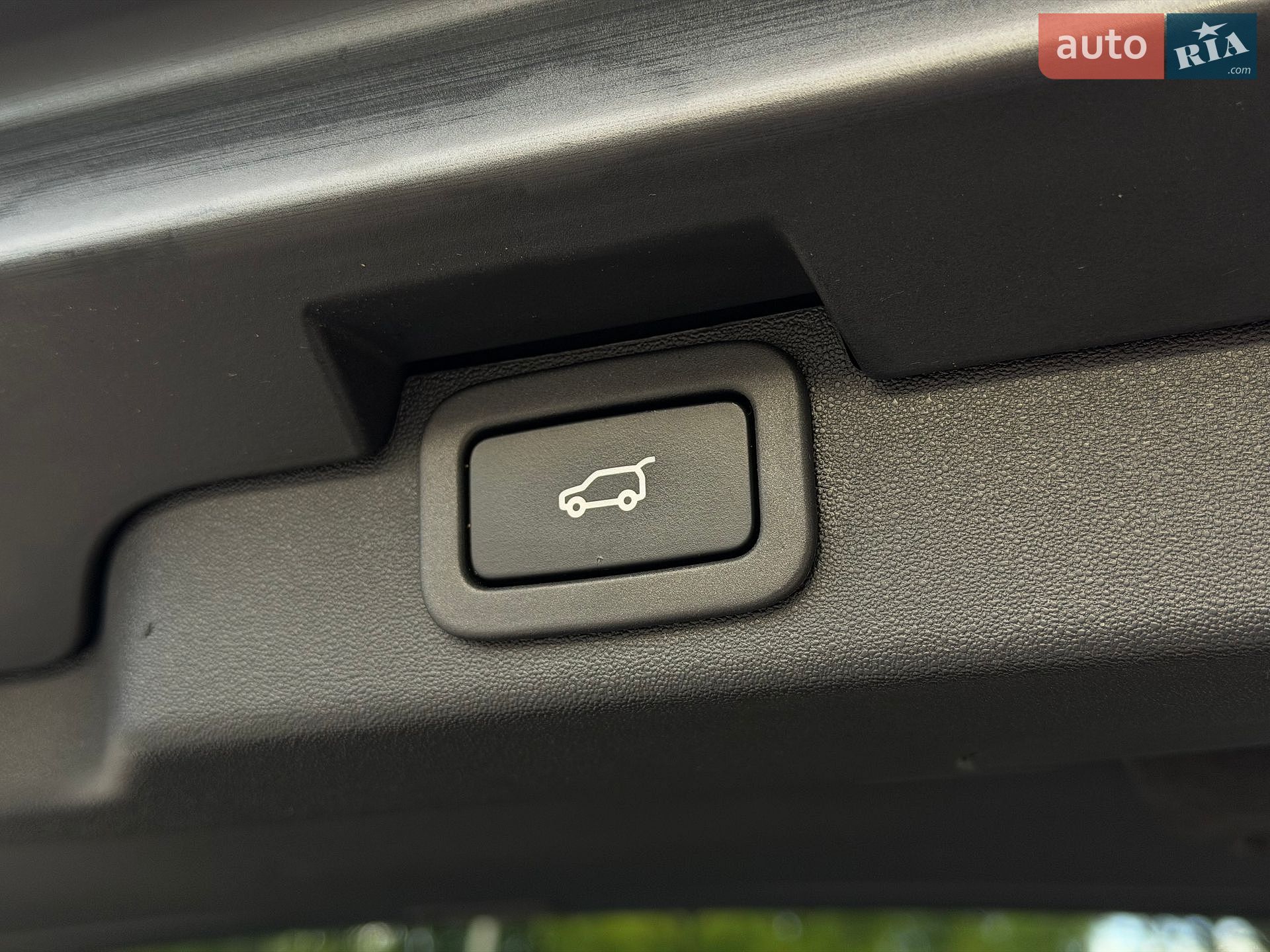 Land Rover Discovery 2017 VIN SALRRBBVXHA024998 фото оголошення 84 з 85