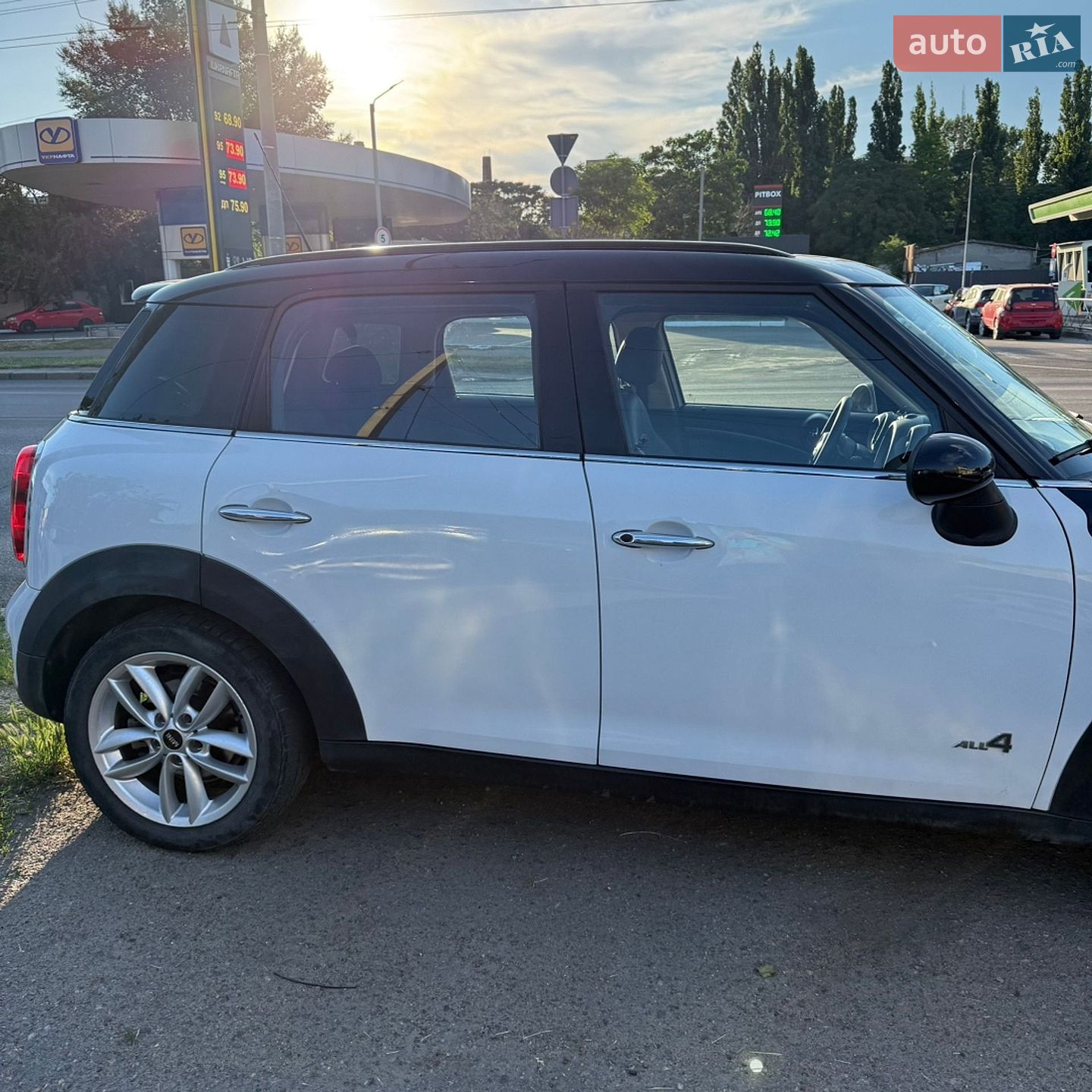 MINI Countryman 2010 VIN WMWZC51010WK63098 фото оголошення 9 з 10