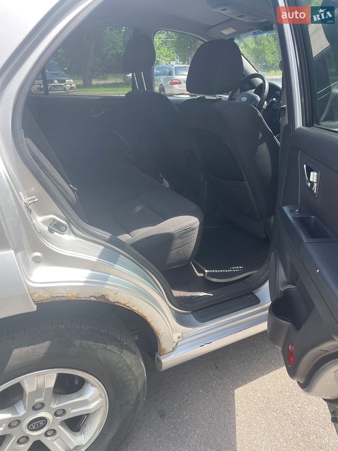Kia Sorento 2008 VIN KNEJC524885835221 фото оголошення 10 з 33
