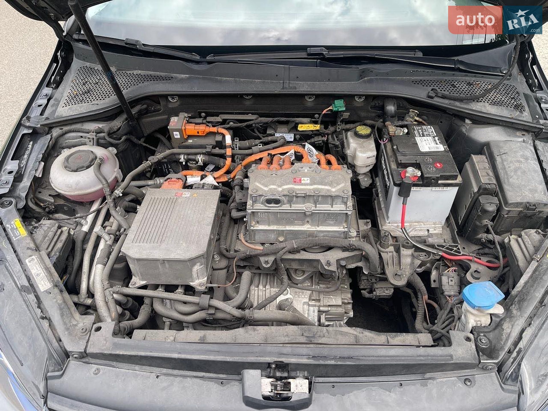 Volkswagen e-Golf 2019 VIN WVWPR7AU0KW911072 фото оголошення 14 з 19