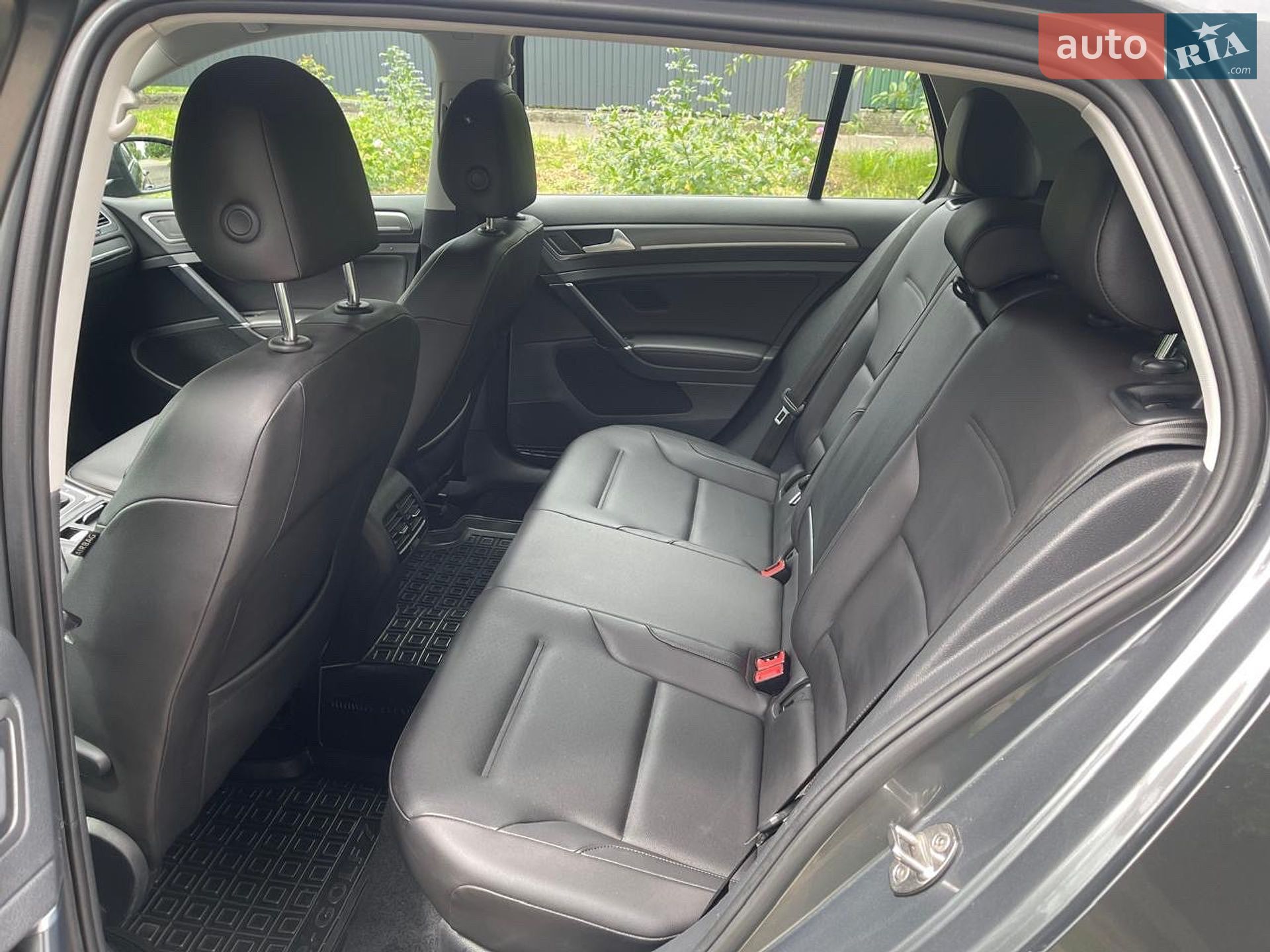 Volkswagen e-Golf 2019 VIN WVWPR7AU0KW911072 фото оголошення 17 з 19