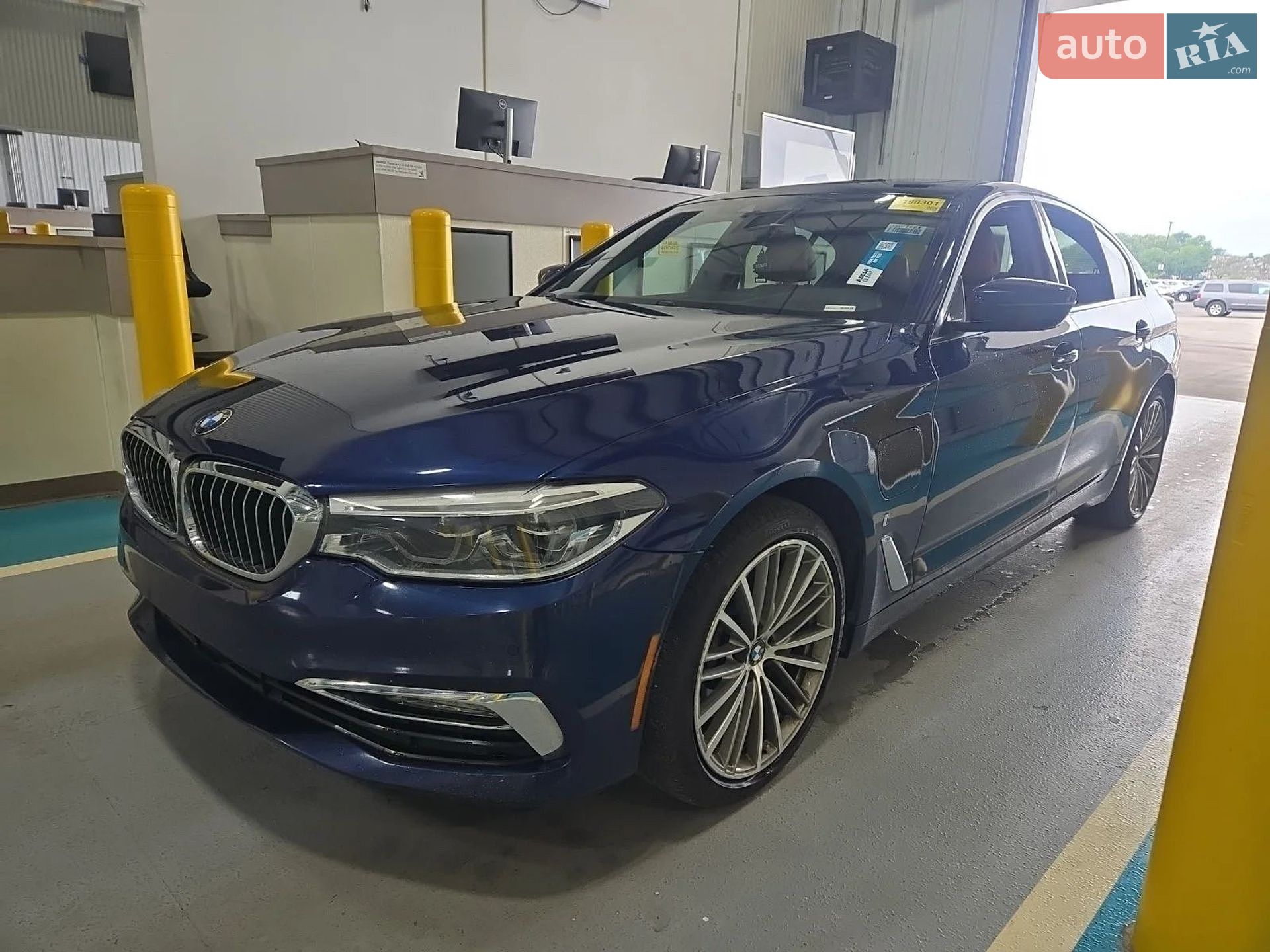 BMW 5 Series 2018 VIN WBAJB1C56JB085165 фото оголошення 30 з 34