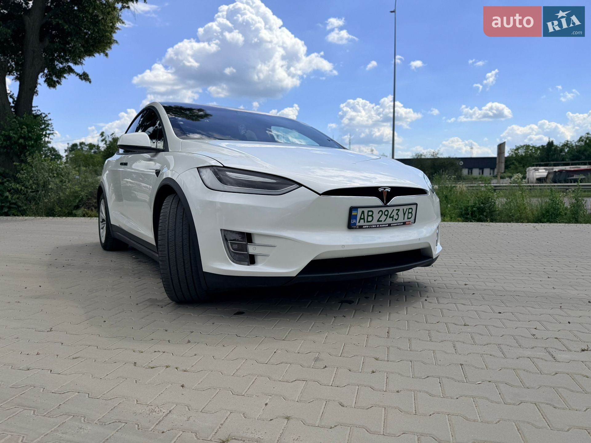 Tesla Model X 2017 VIN 5YJXCAE22HF068612 фото оголошення 5 з 21