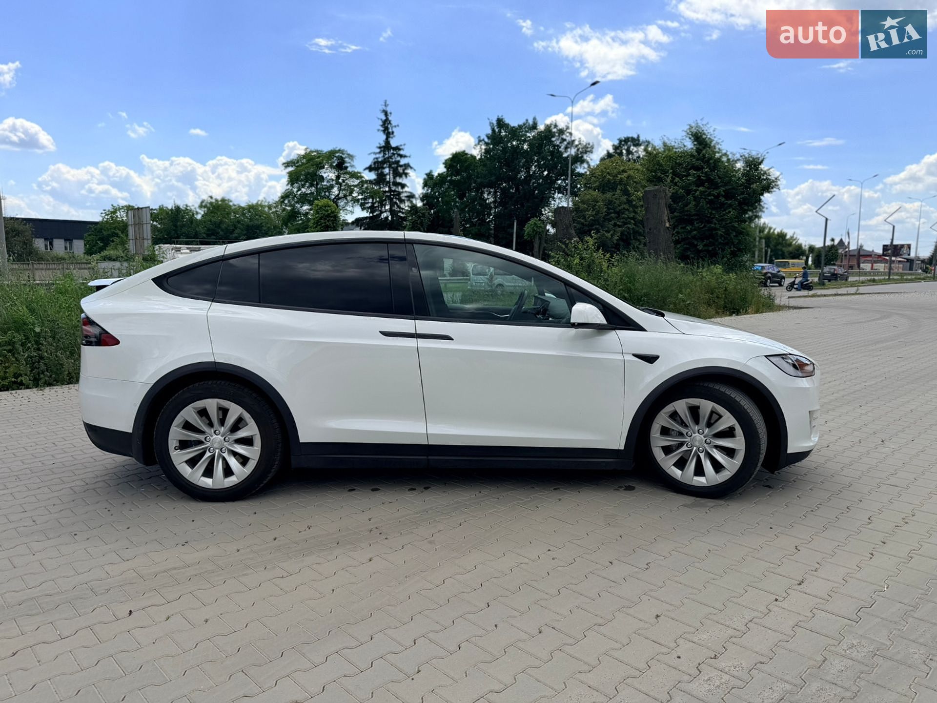 Tesla Model X 2017 VIN 5YJXCAE22HF068612 фото оголошення 6 з 21