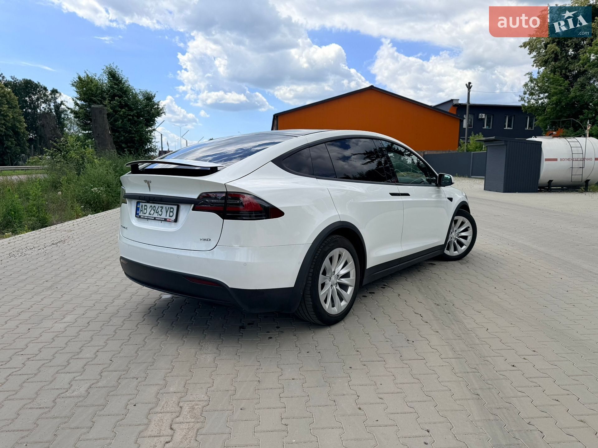 Tesla Model X 2017 VIN 5YJXCAE22HF068612 фото оголошення 7 з 21