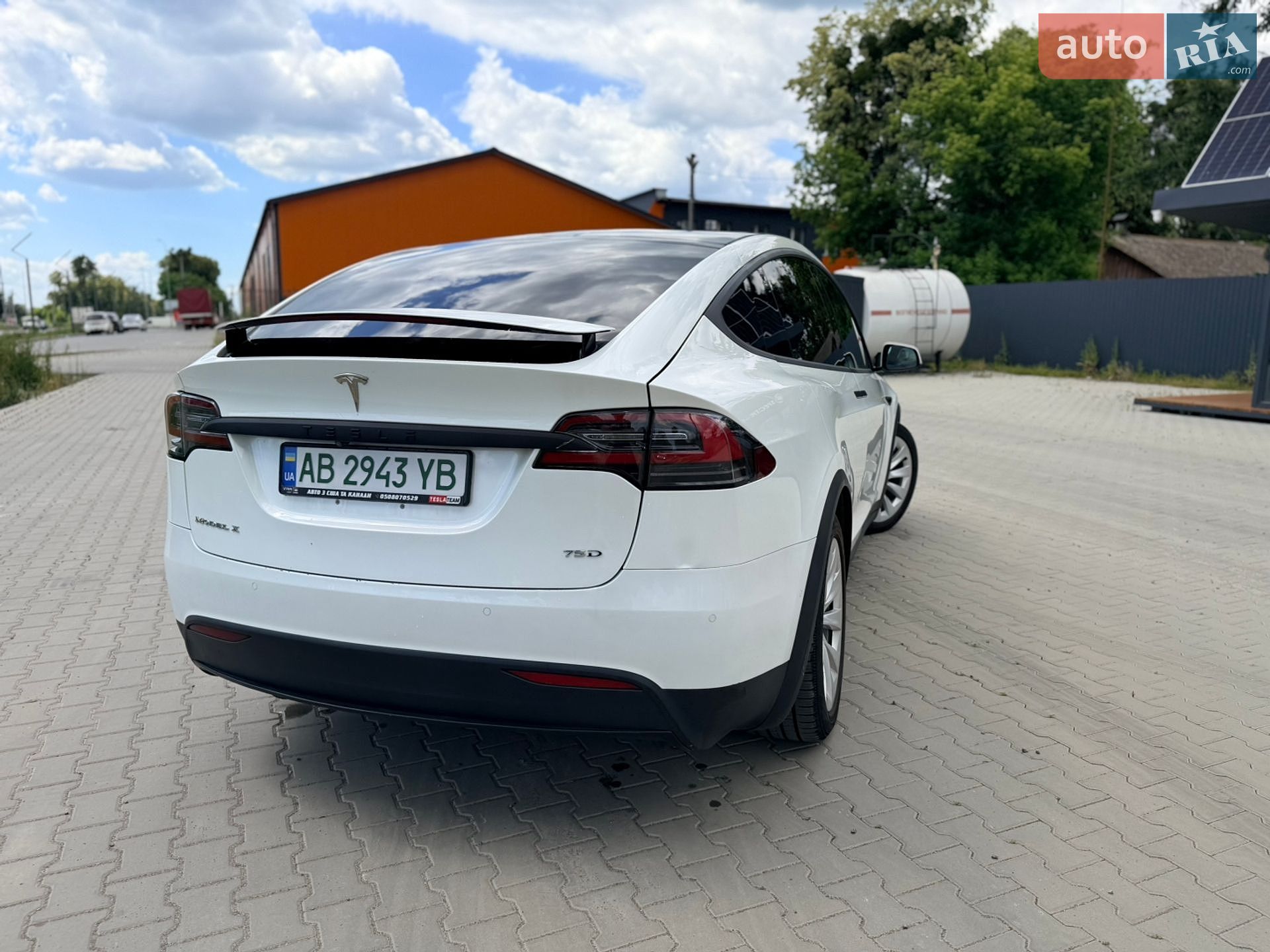 Tesla Model X 2017 VIN 5YJXCAE22HF068612 фото оголошення 8 з 21