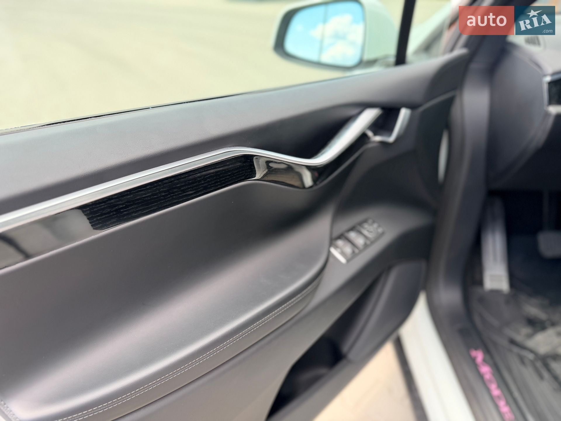 Tesla Model X 2017 VIN 5YJXCAE22HF068612 фото оголошення 12 з 21