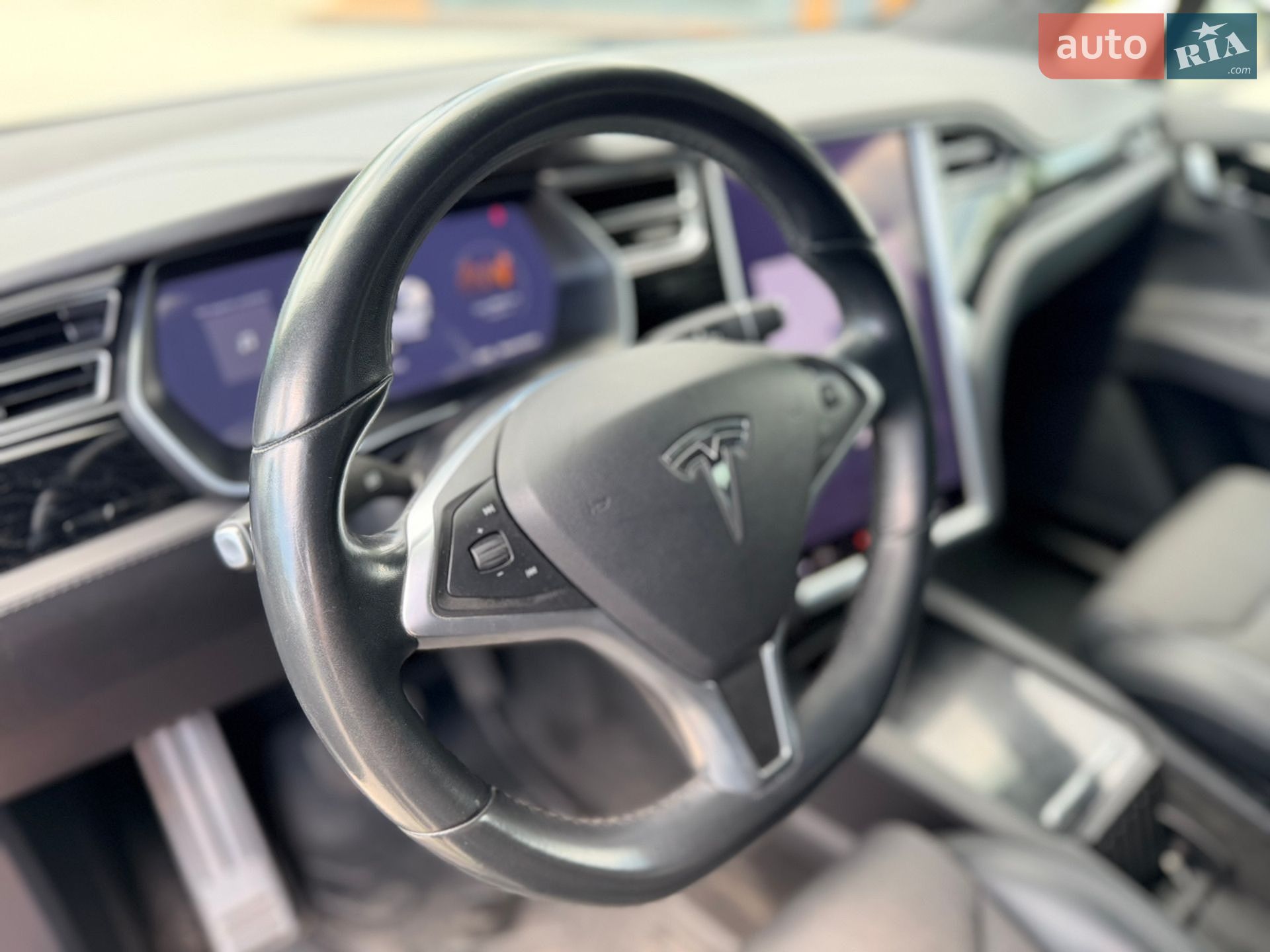 Tesla Model X 2017 VIN 5YJXCAE22HF068612 фото оголошення 13 з 21