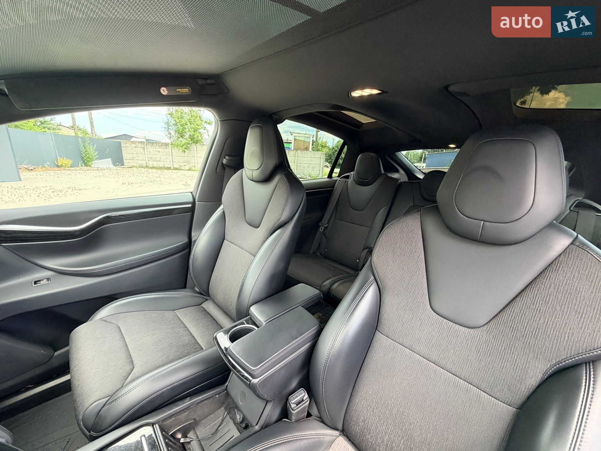 Tesla Model X 2017 VIN 5YJXCAE22HF068612 фото оголошення 14 з 21