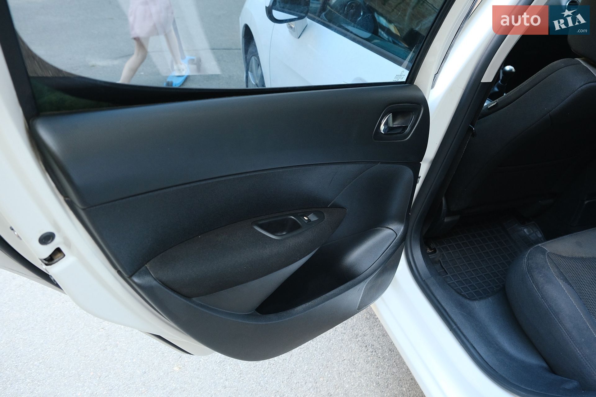Peugeot 308 2011 VIN VF34C9HJCBS314861 фото оголошення 12 з 30