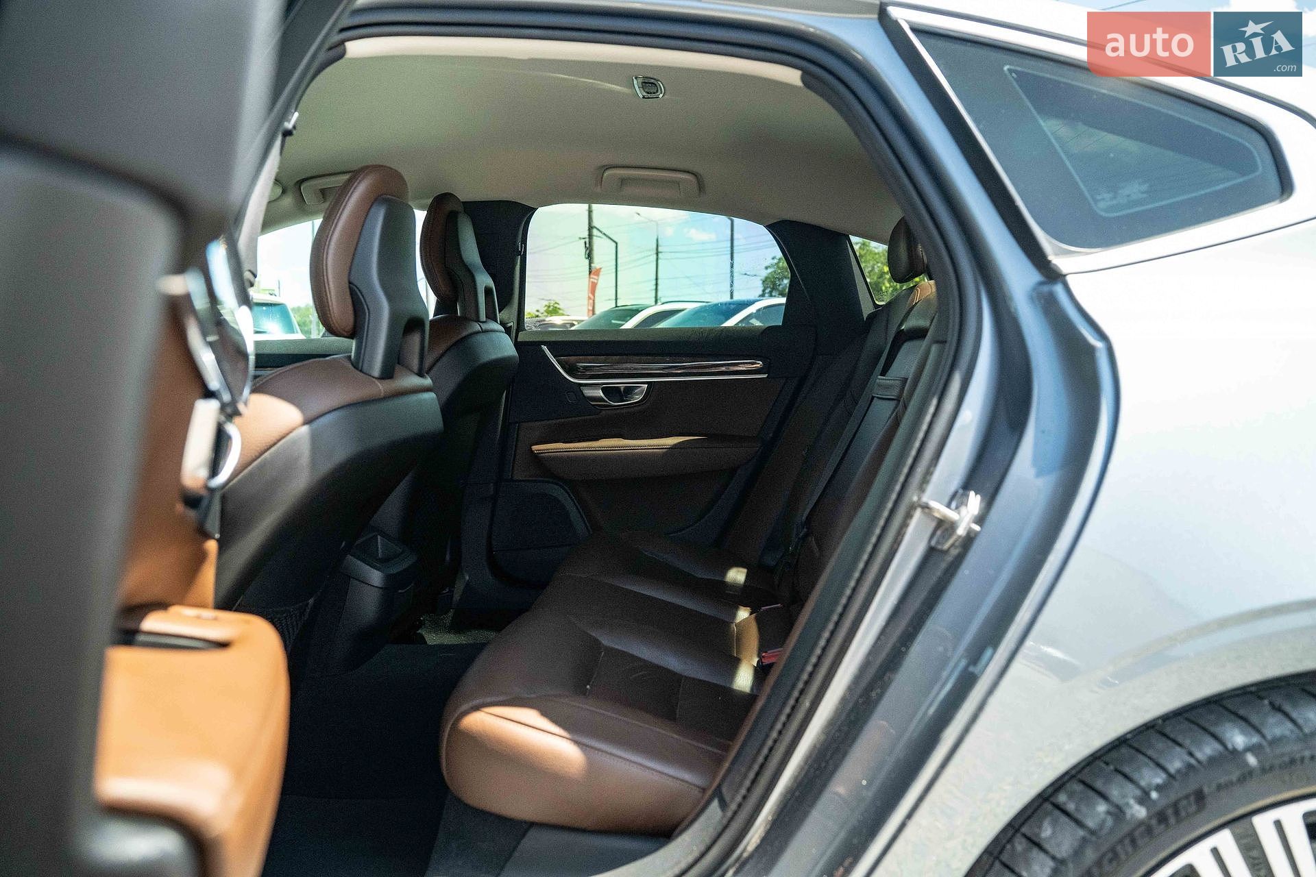 Volvo S90 2017 VIN LVYPS10BDJP038874 фото оголошення 41 з 48