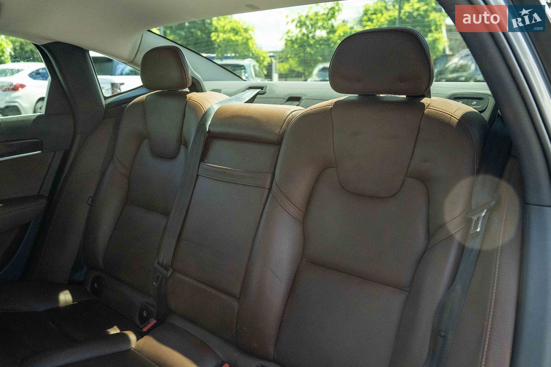 Volvo S90 2017 VIN LVYPS10BDJP038874 фото оголошення 43 з 48