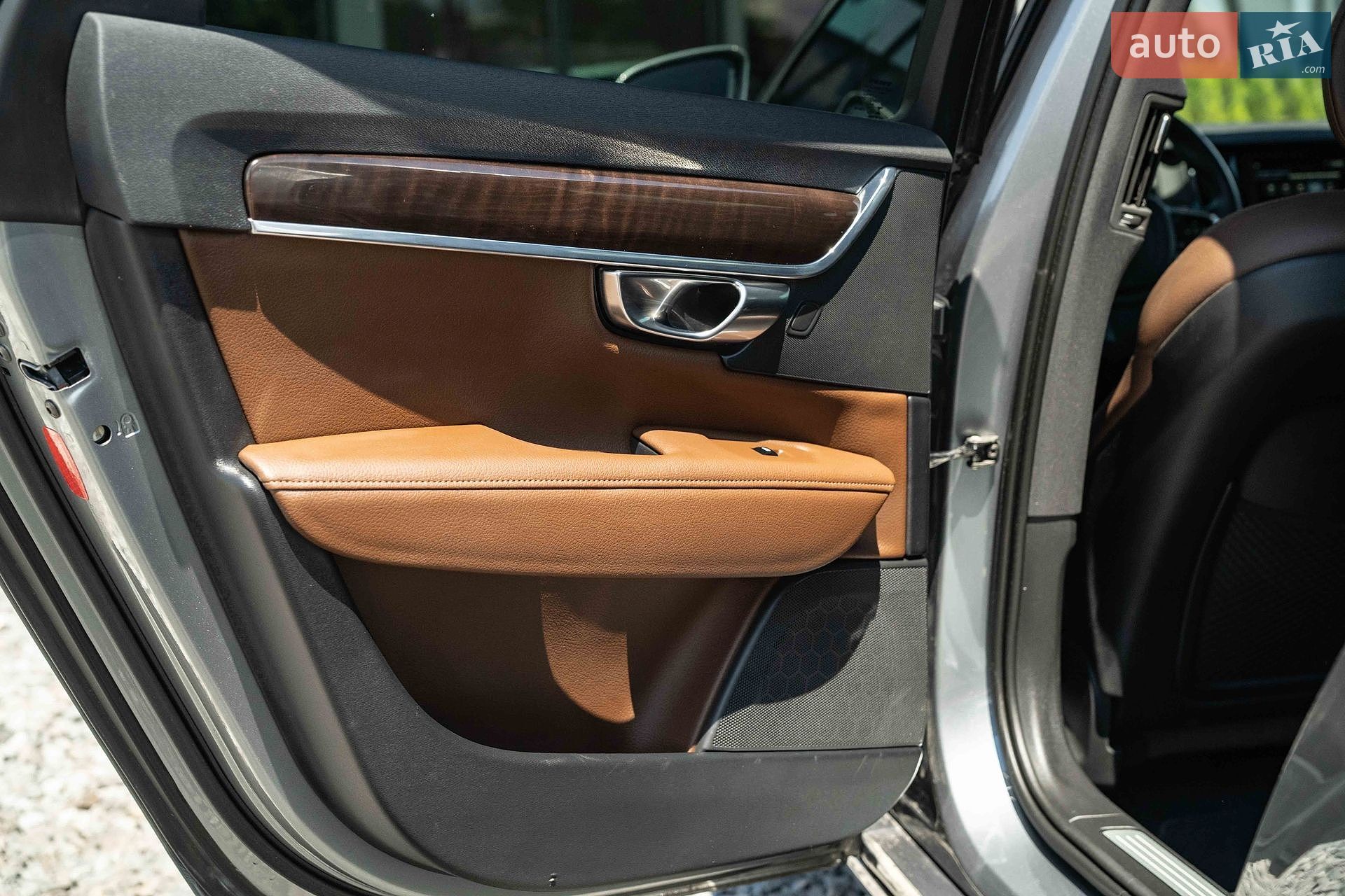 Volvo S90 2017 VIN LVYPS10BDJP038874 фото оголошення 46 з 48