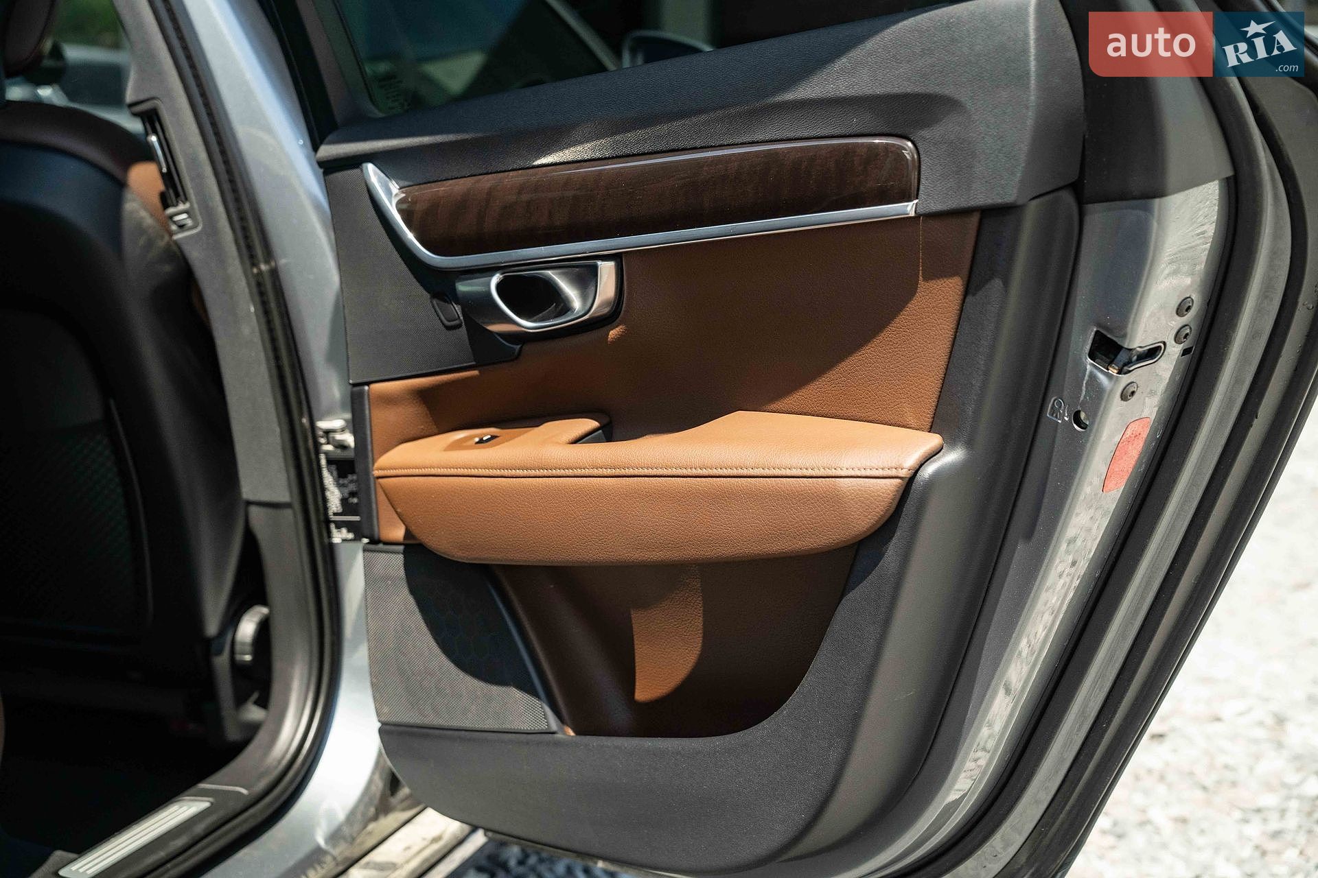 Volvo S90 2017 VIN LVYPS10BDJP038874 фото оголошення 47 з 48