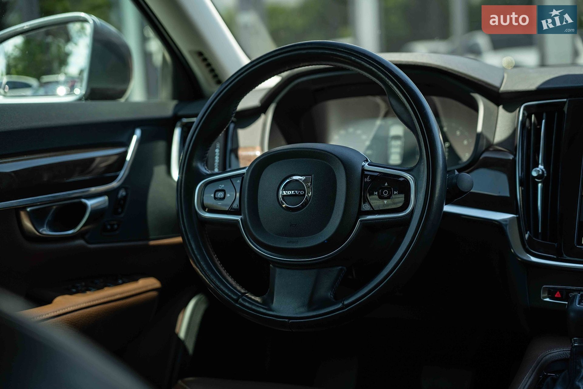 Volvo S90 2017 VIN LVYPS10BDJP038874 фото оголошення 26 з 48