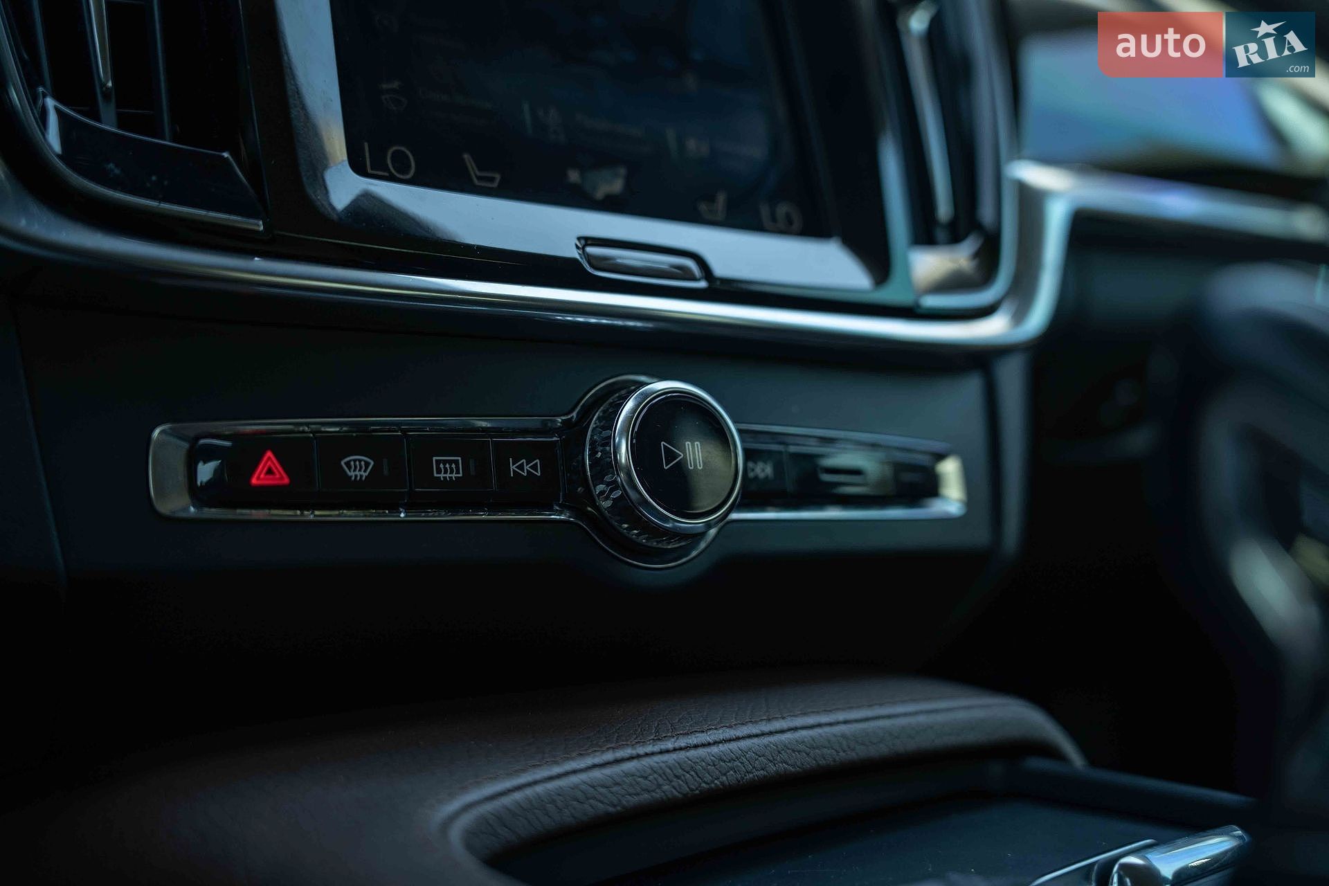 Volvo S90 2017 VIN LVYPS10BDJP038874 фото оголошення 34 з 48
